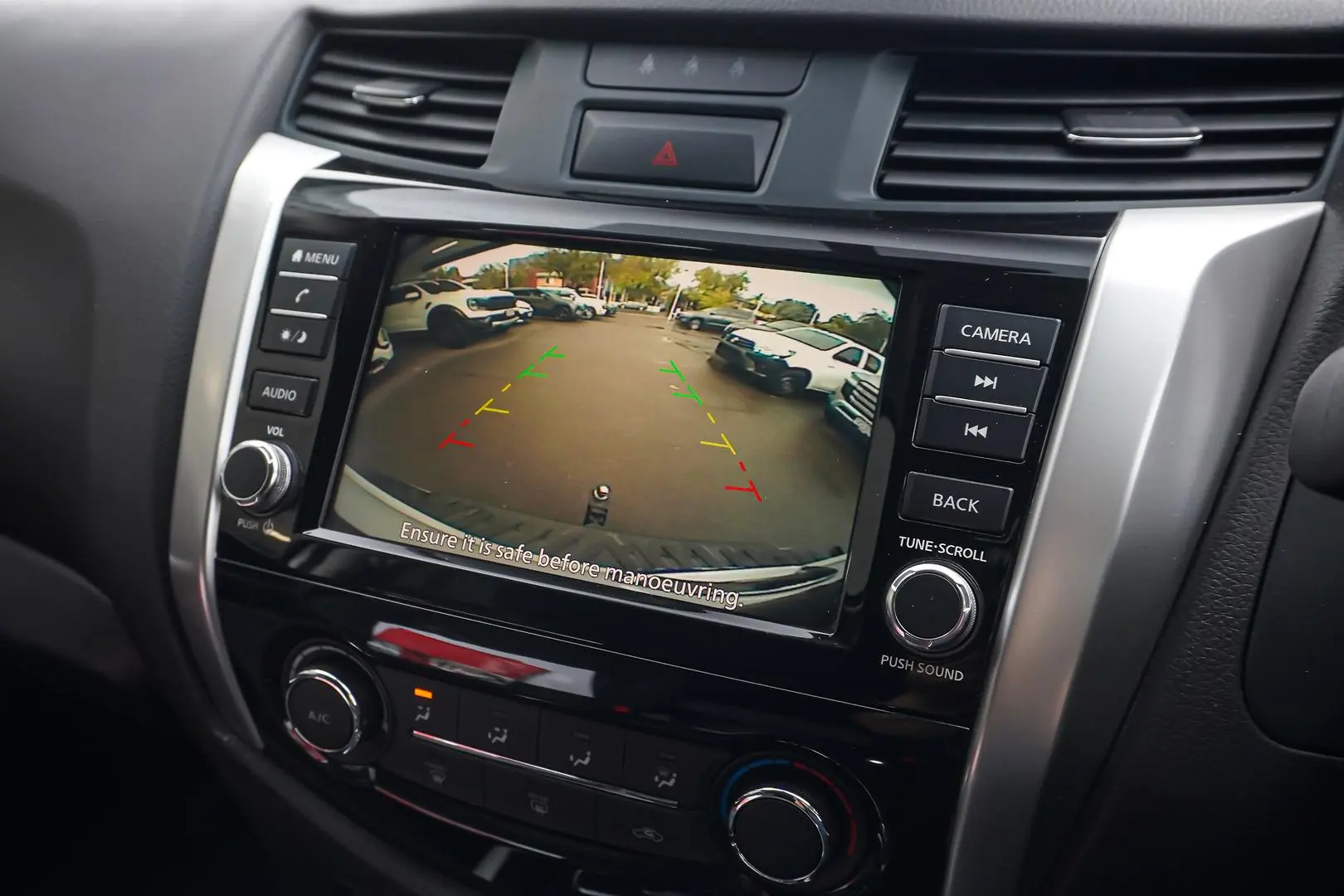 2019 Nissan Navara Gallery Image 25