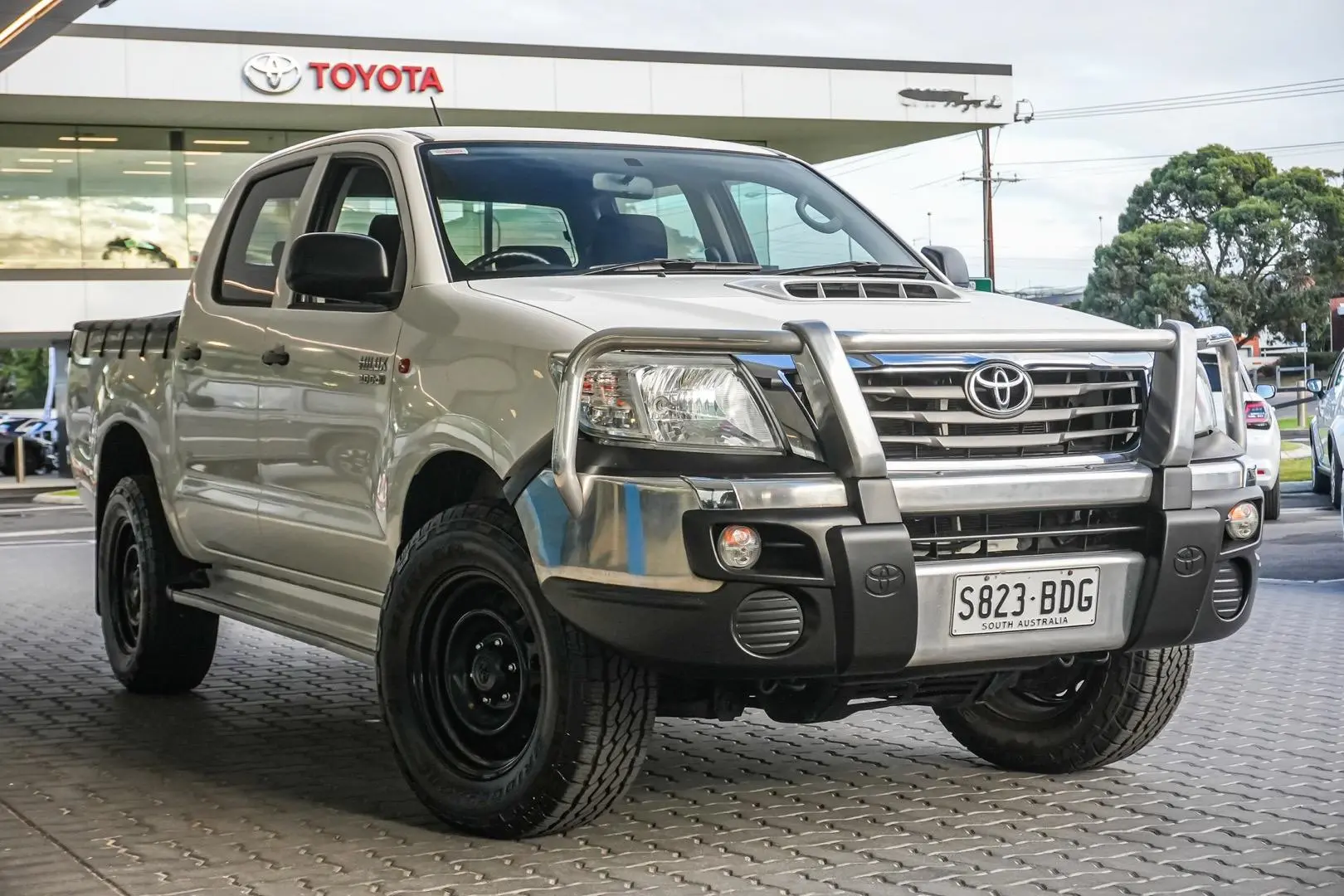 2014 Toyota Hilux Gallery Image 2