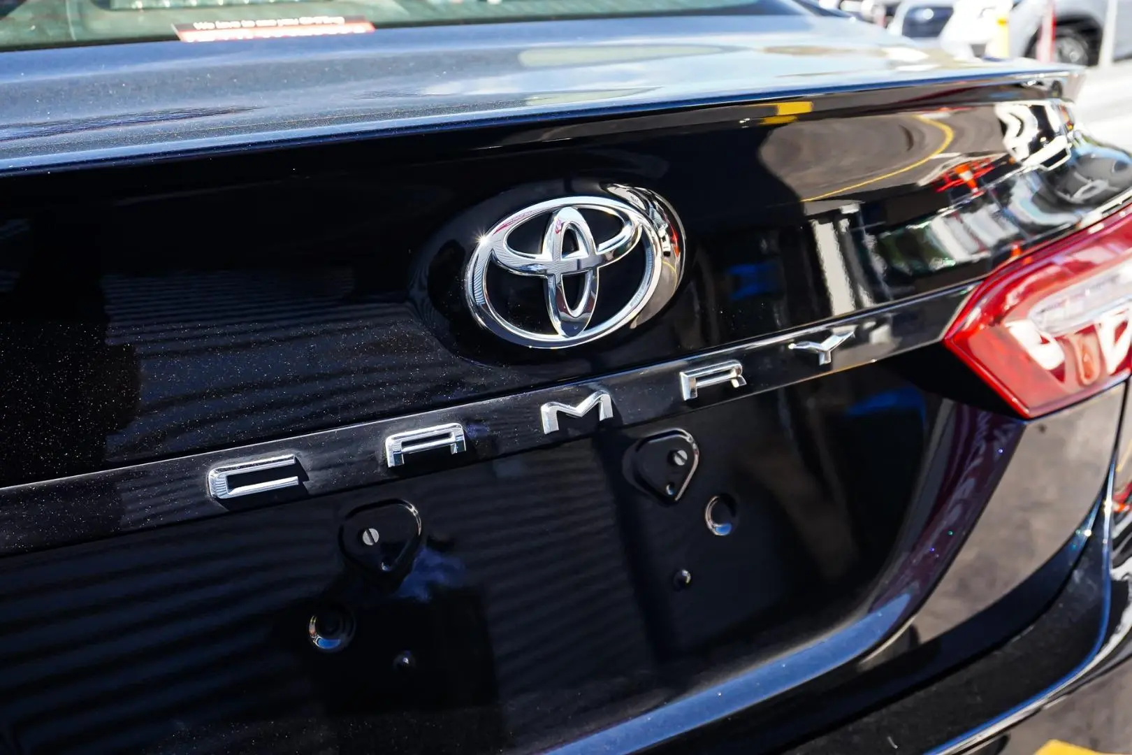 2019 Toyota Camry Gallery Image 16