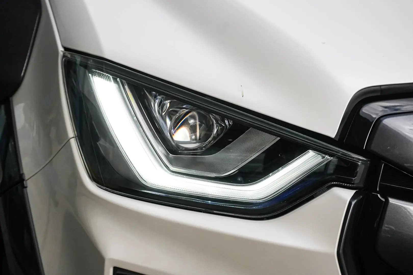 2020 Isuzu D-MAX Gallery Image 12