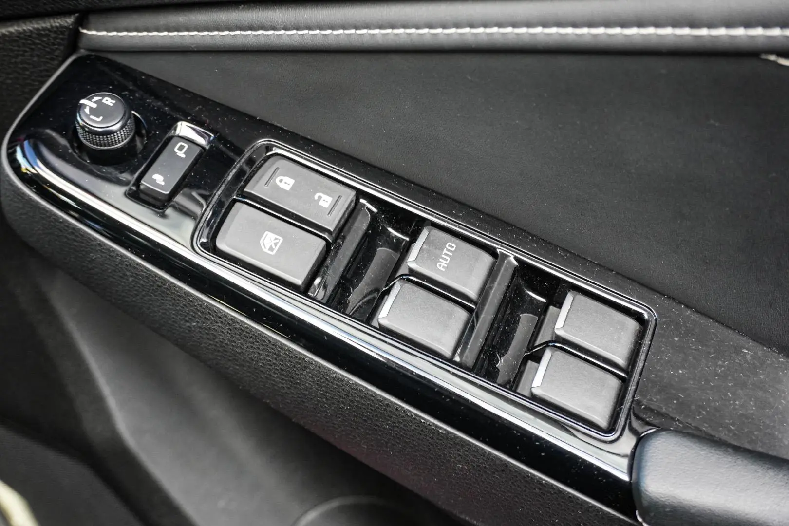 2022 Isuzu MU-X Gallery Image 17