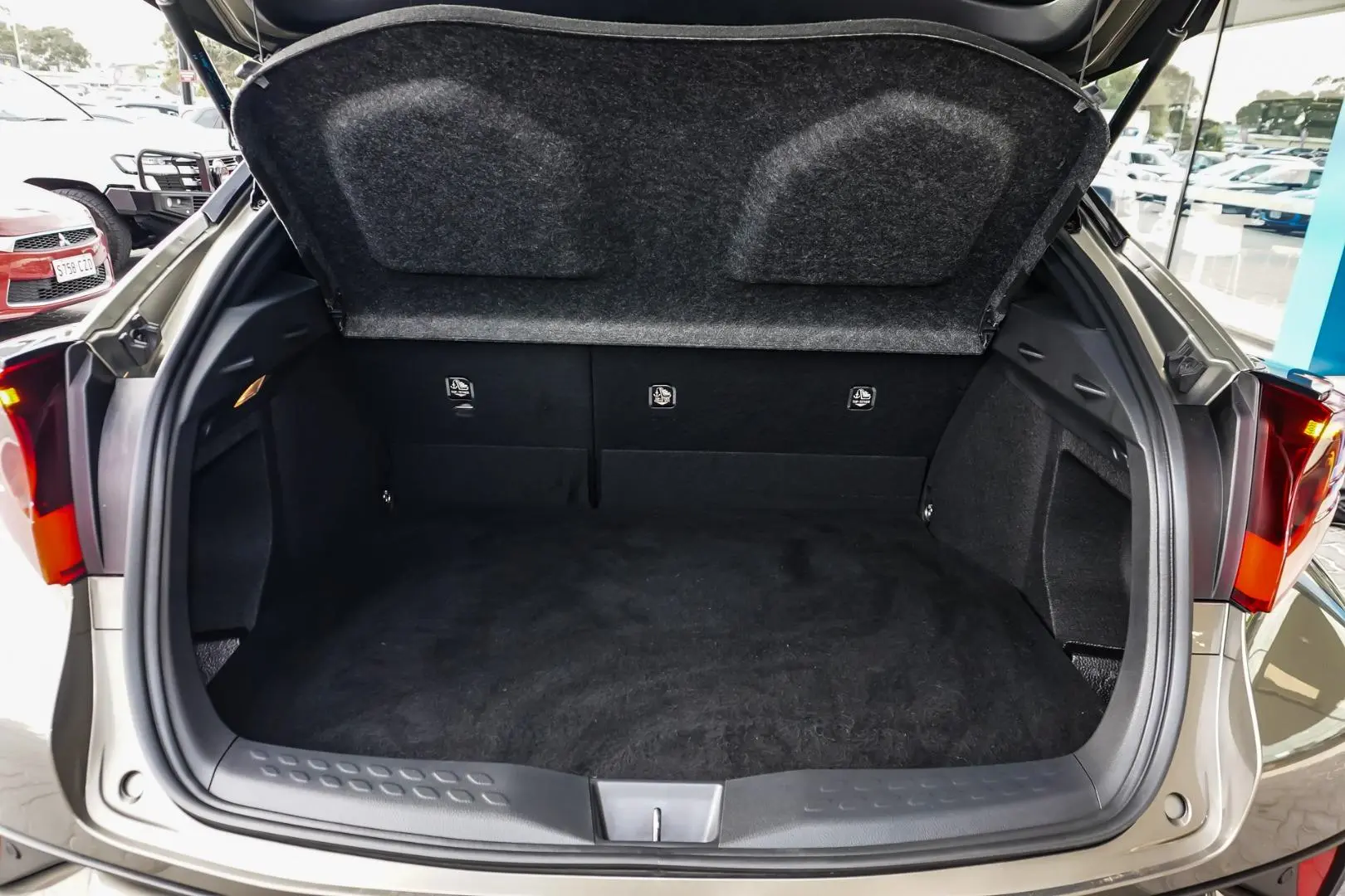 2021 Toyota C-HR Gallery Image 9
