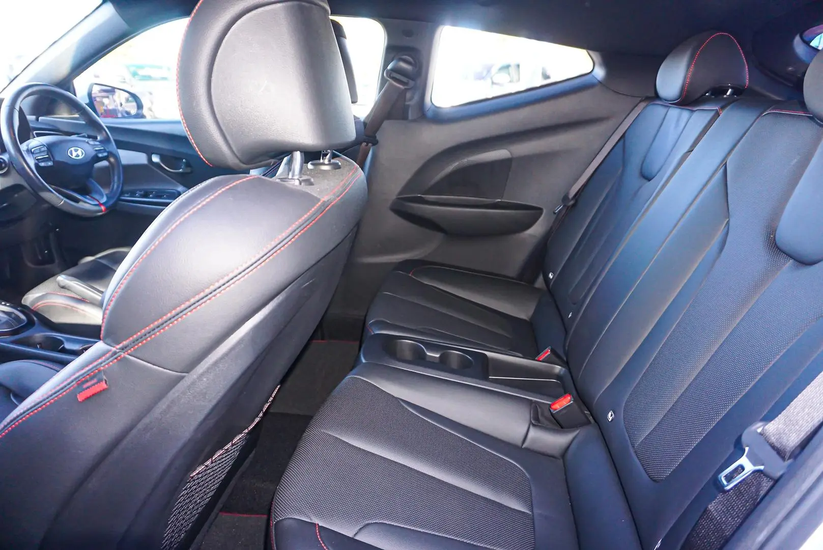 2019 Hyundai Veloster Gallery Image 6
