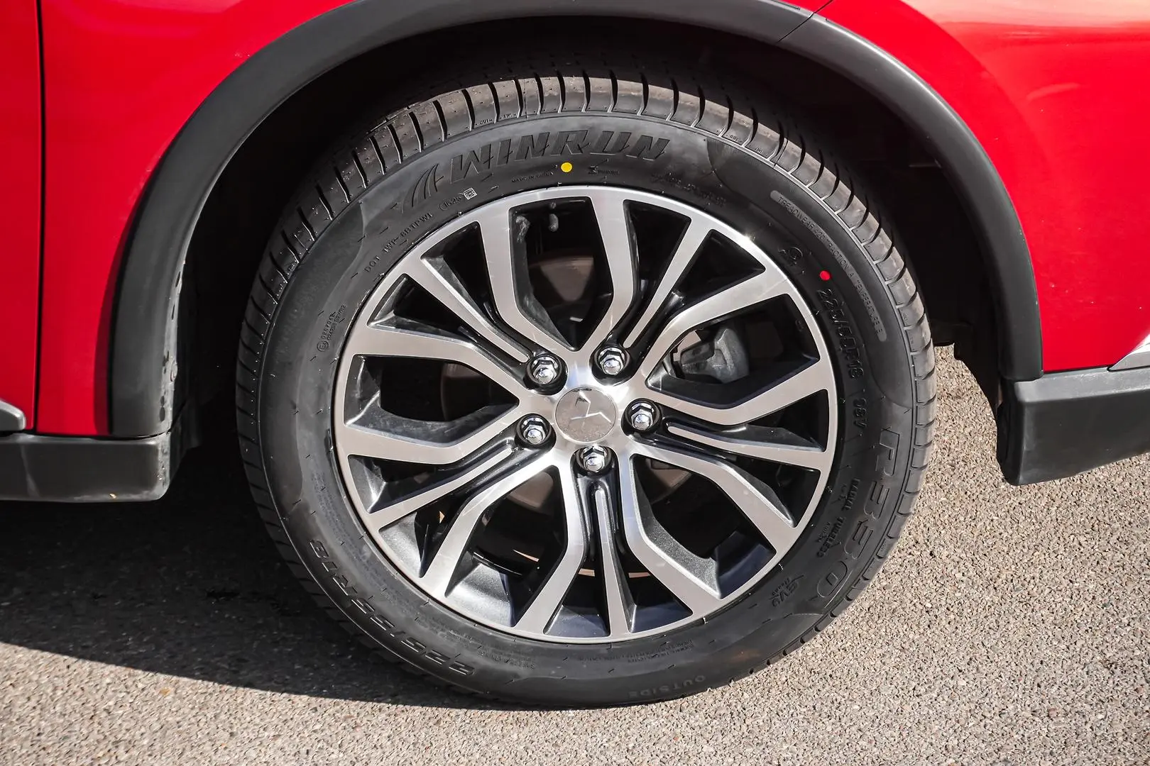 2018 Mitsubishi Outlander Gallery Image 13