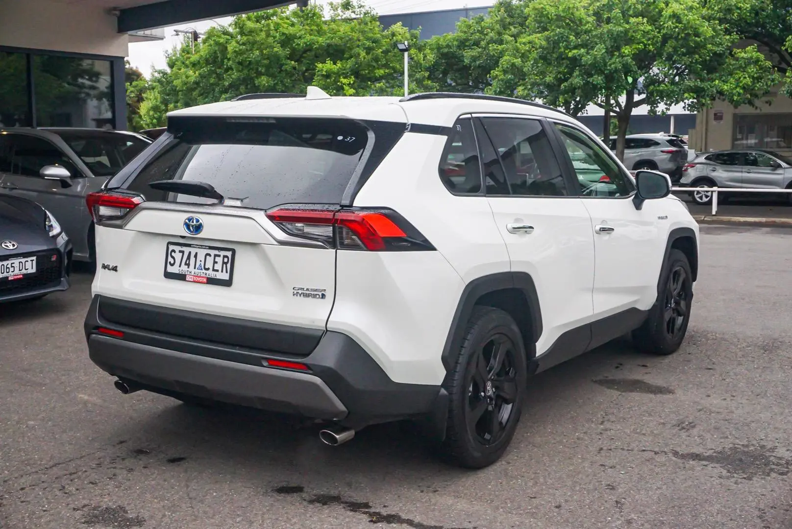 2019 Toyota RAV4 Image 2