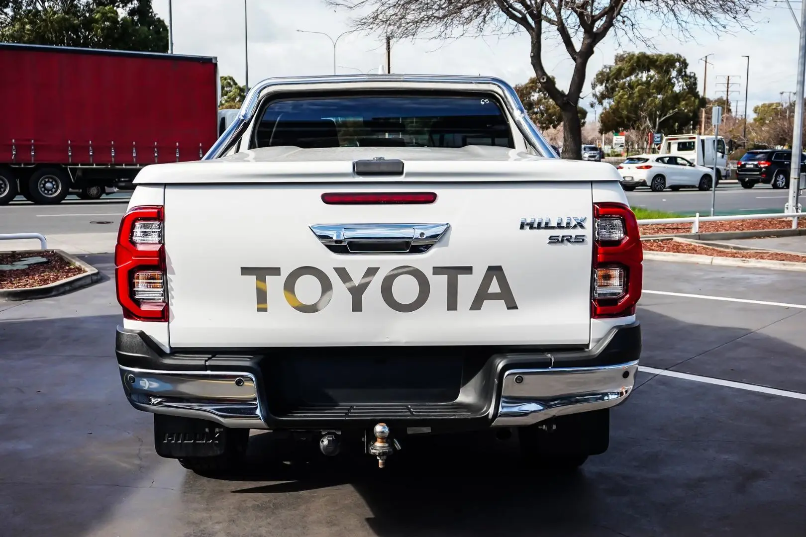2022 Toyota Hilux Gallery Image 6
