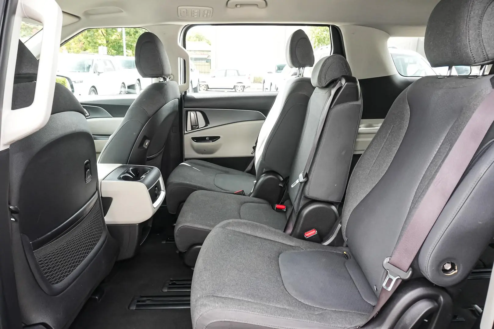 2022 Kia Carnival Gallery Image 12