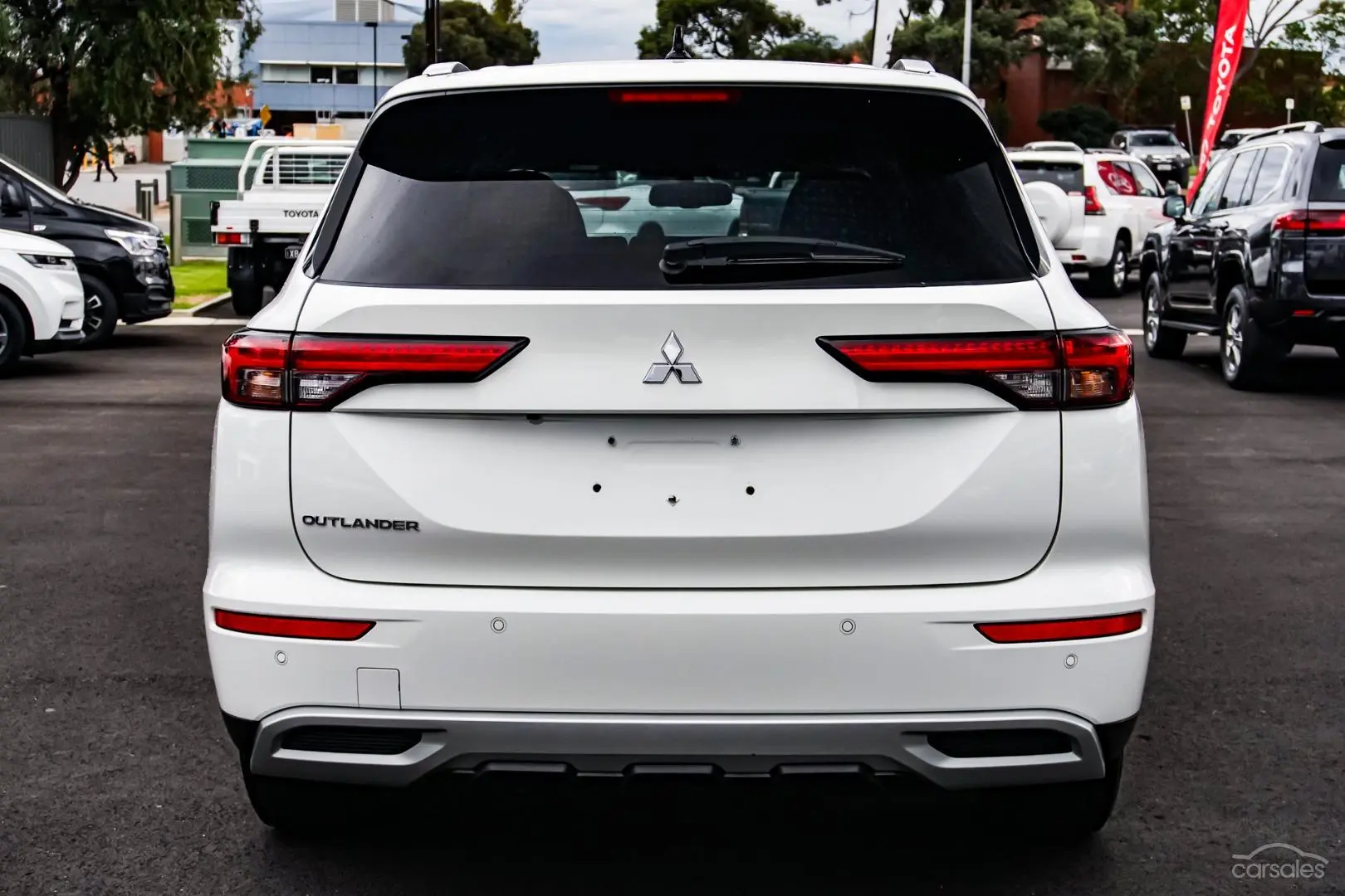 2022 Mitsubishi Outlander Image 5