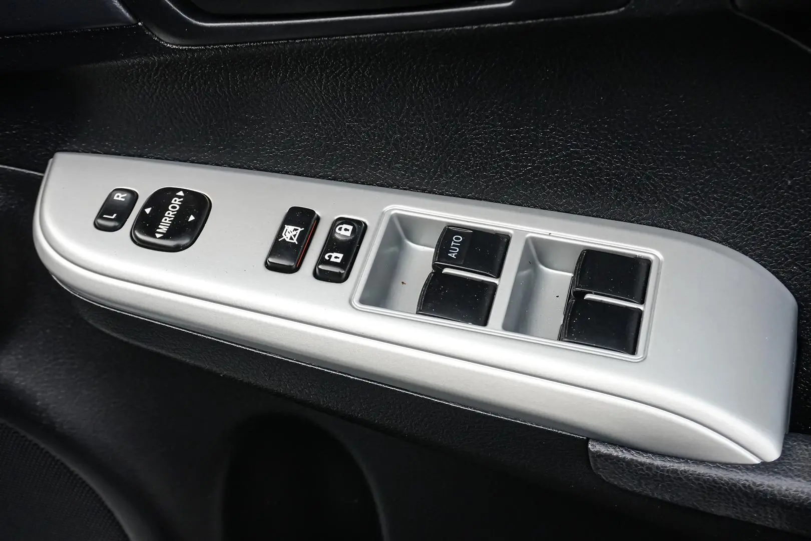 2017 Toyota Camry Gallery Image 17