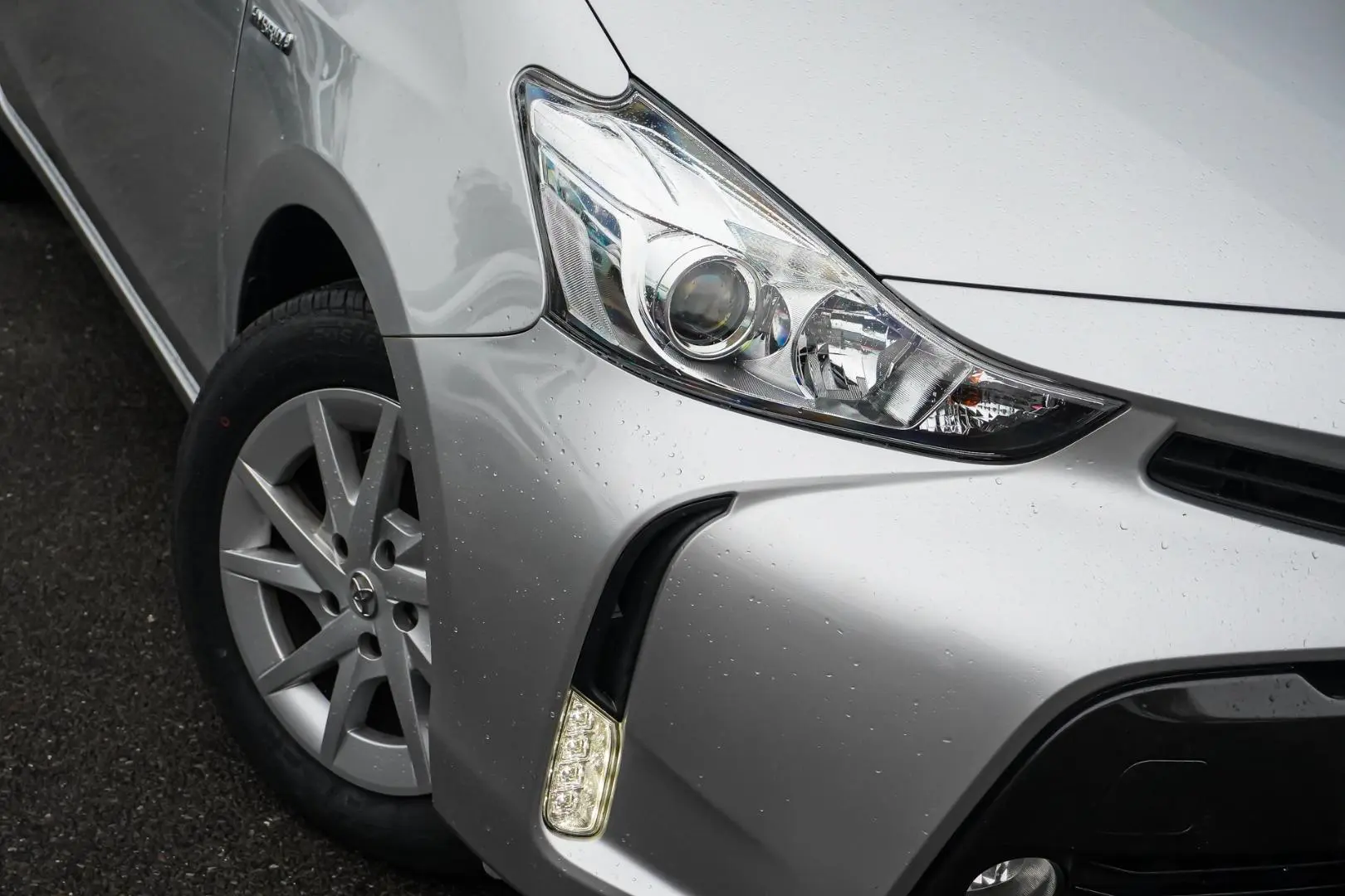 2019 Toyota Prius V Gallery Image 12