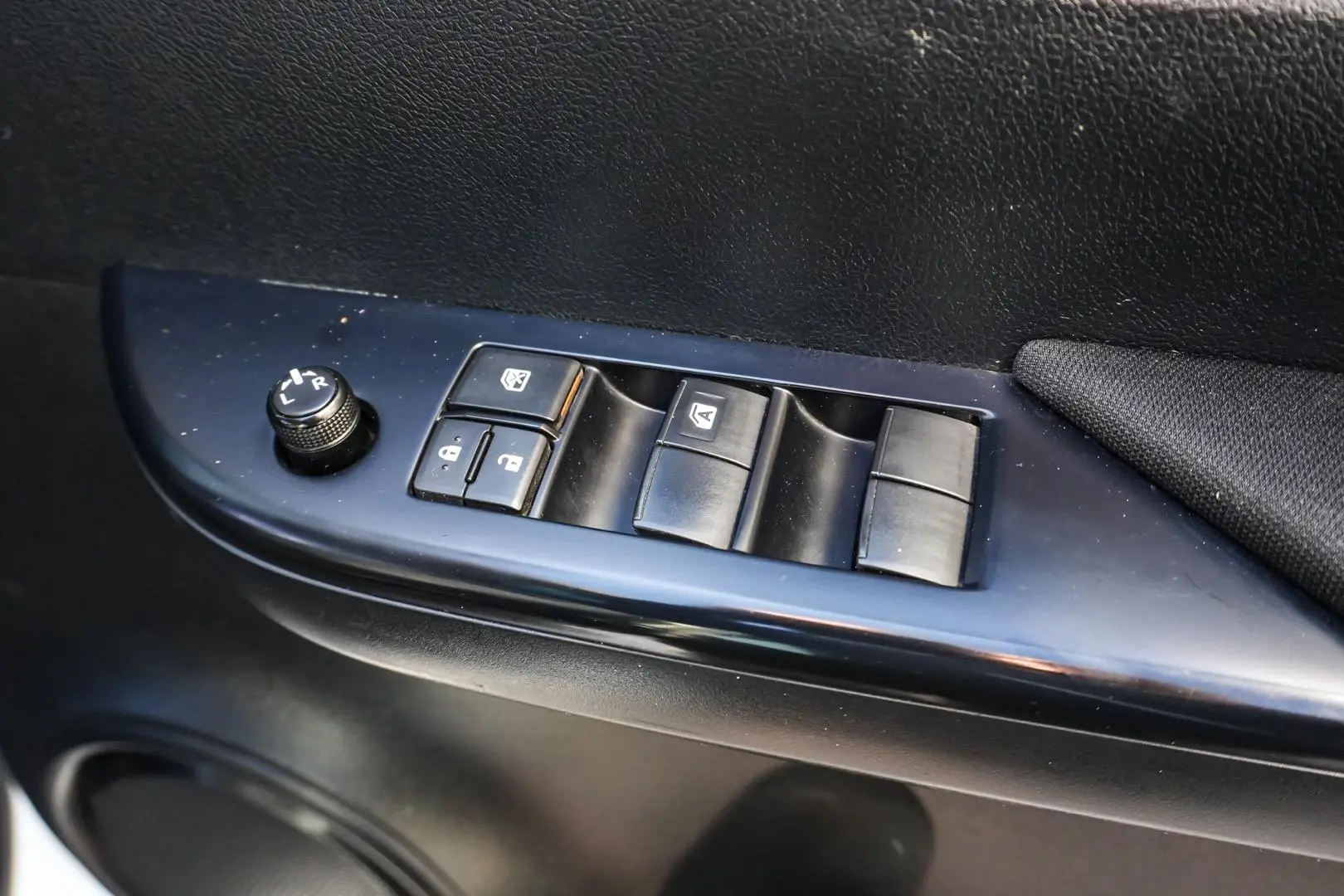 2018 Toyota Hilux Gallery Image 18