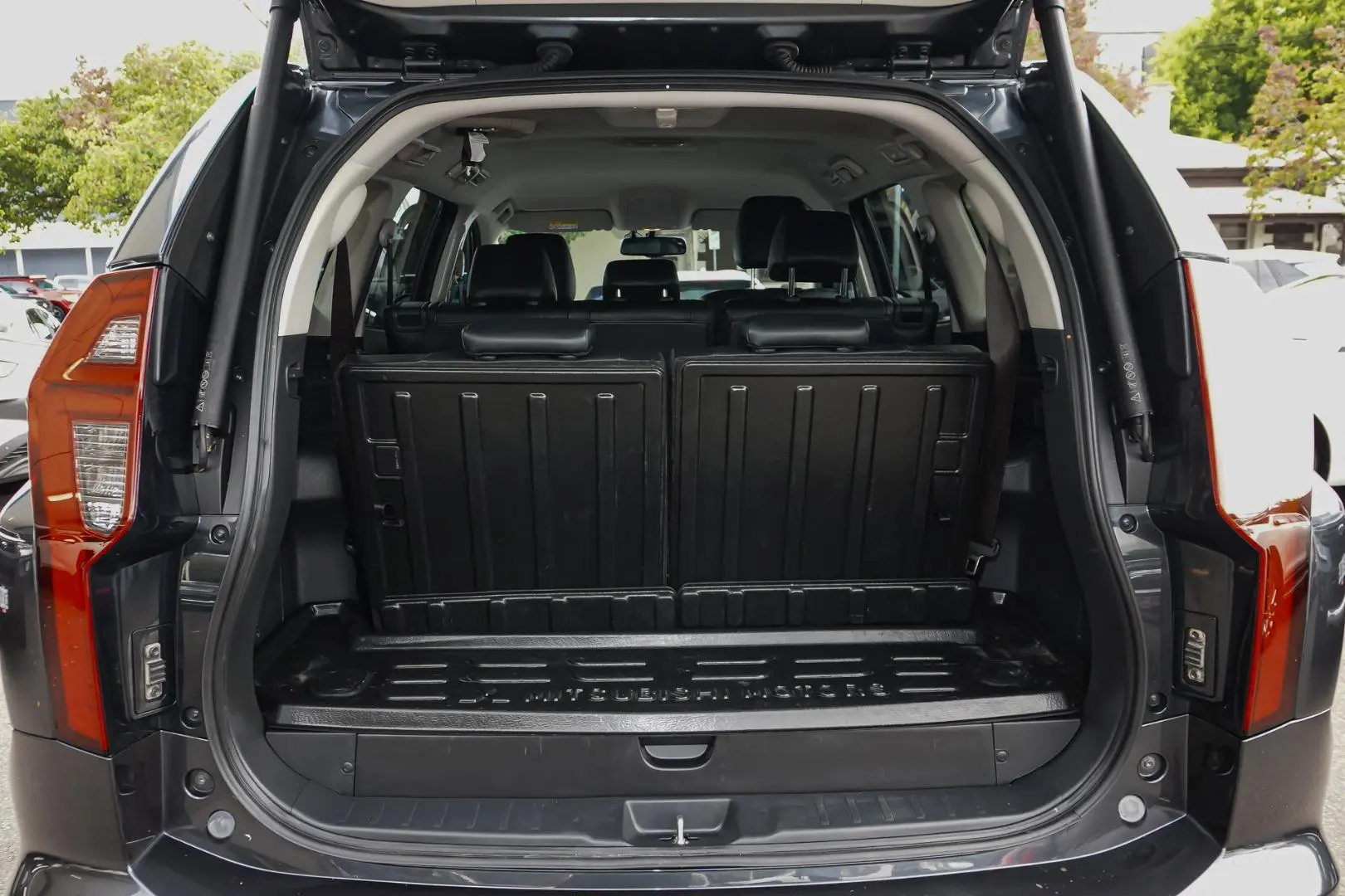 2024 Mitsubishi Pajero Sport Gallery Image 9