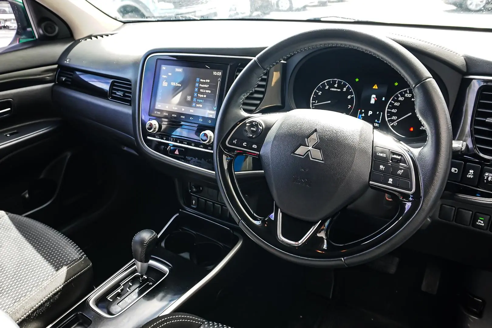 2020 Mitsubishi Outlander Gallery Image 7