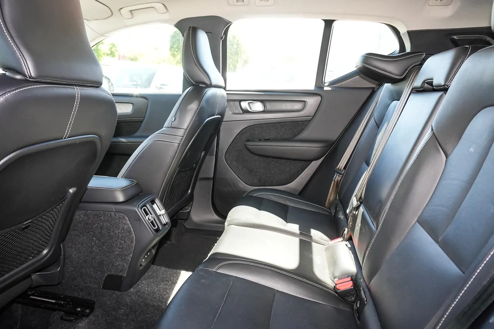 2023 Volvo XC40 Gallery Image 12