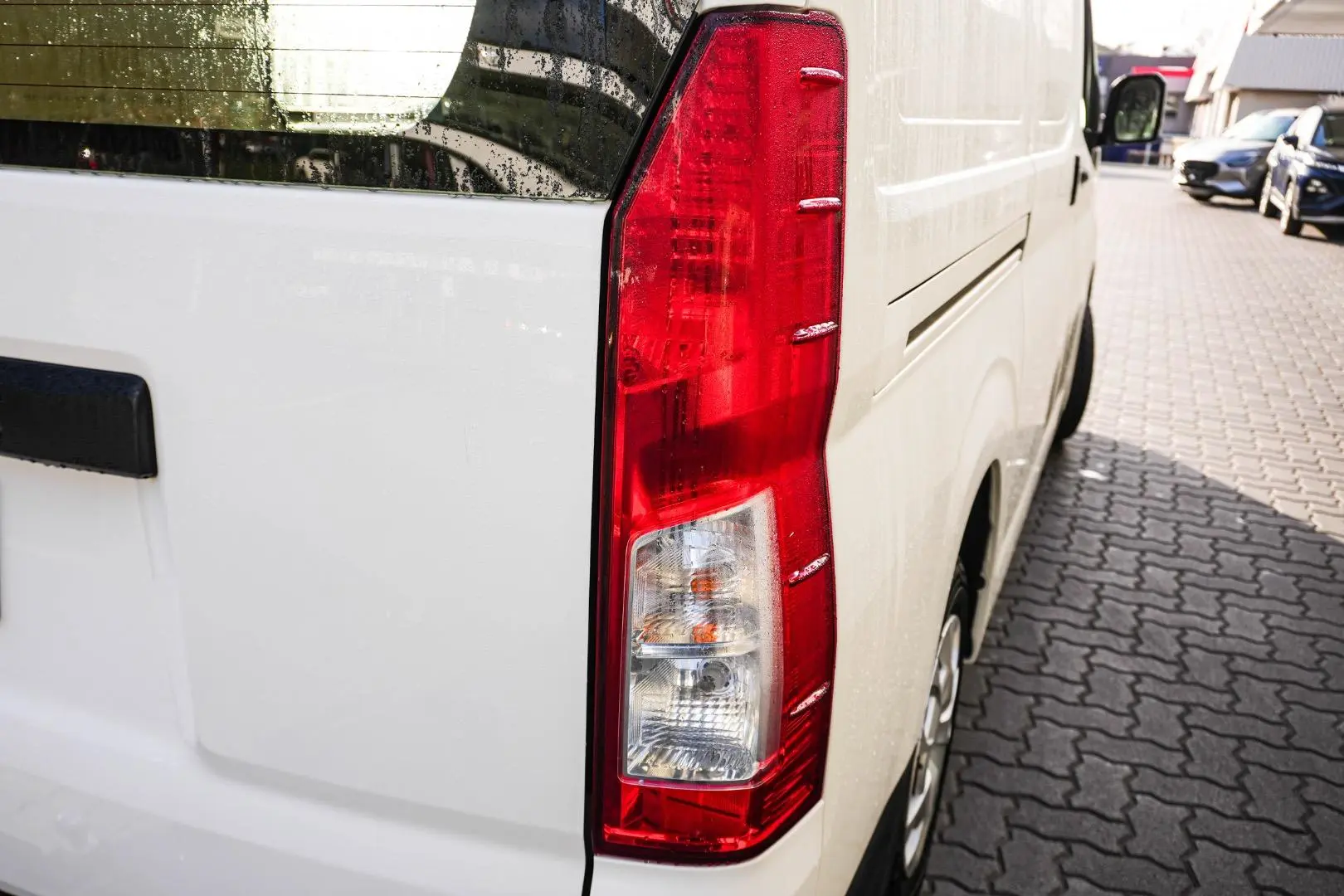 2020 Toyota Hiace Gallery Image 14