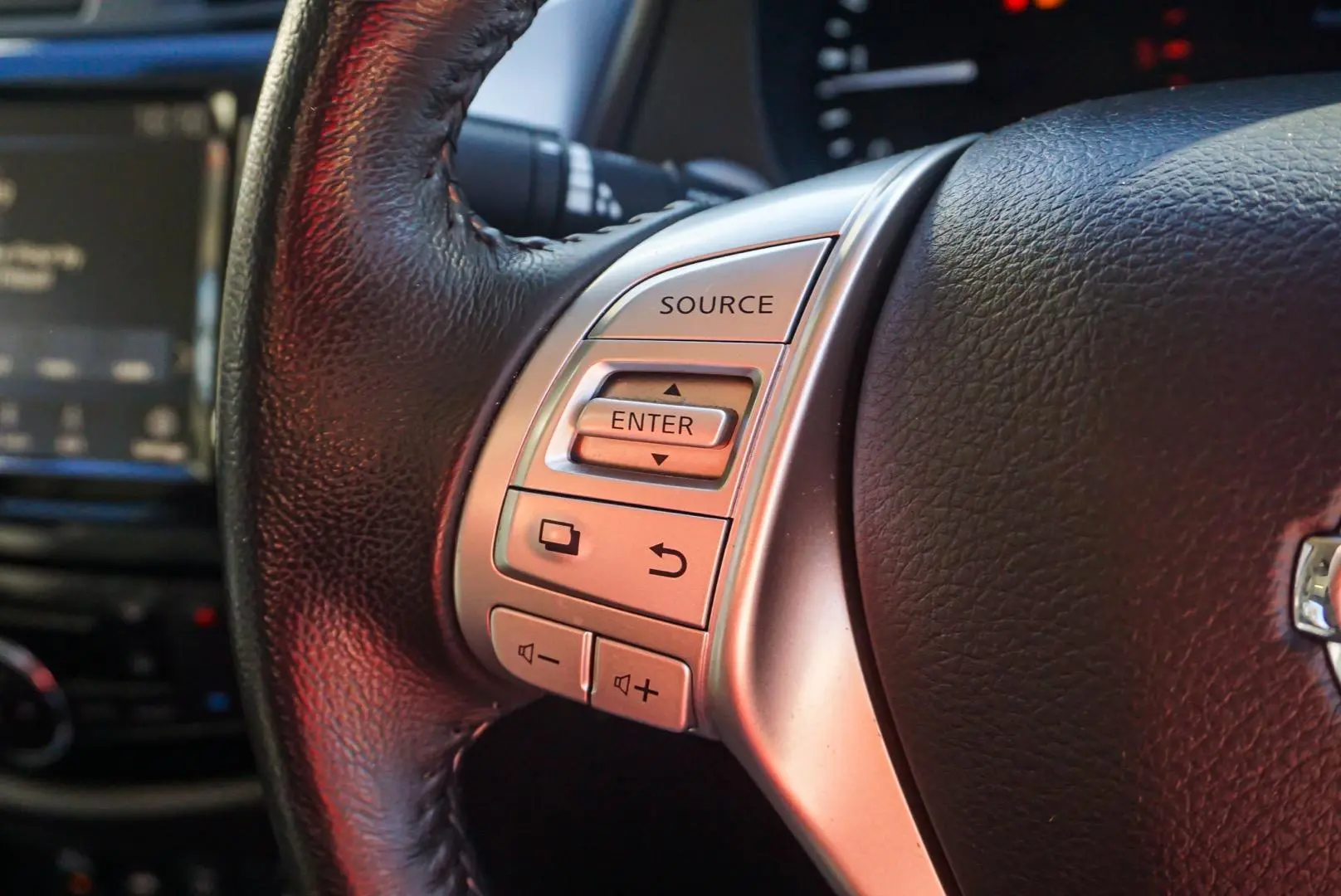 2020 Nissan Navara Gallery Image 17