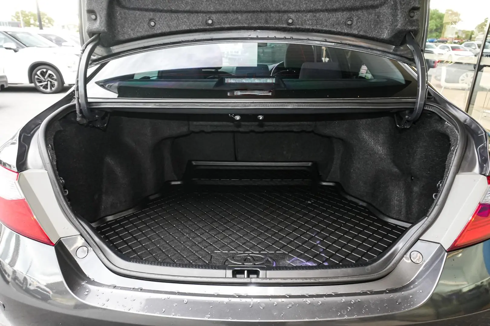 2017 Toyota Camry Gallery Image 11