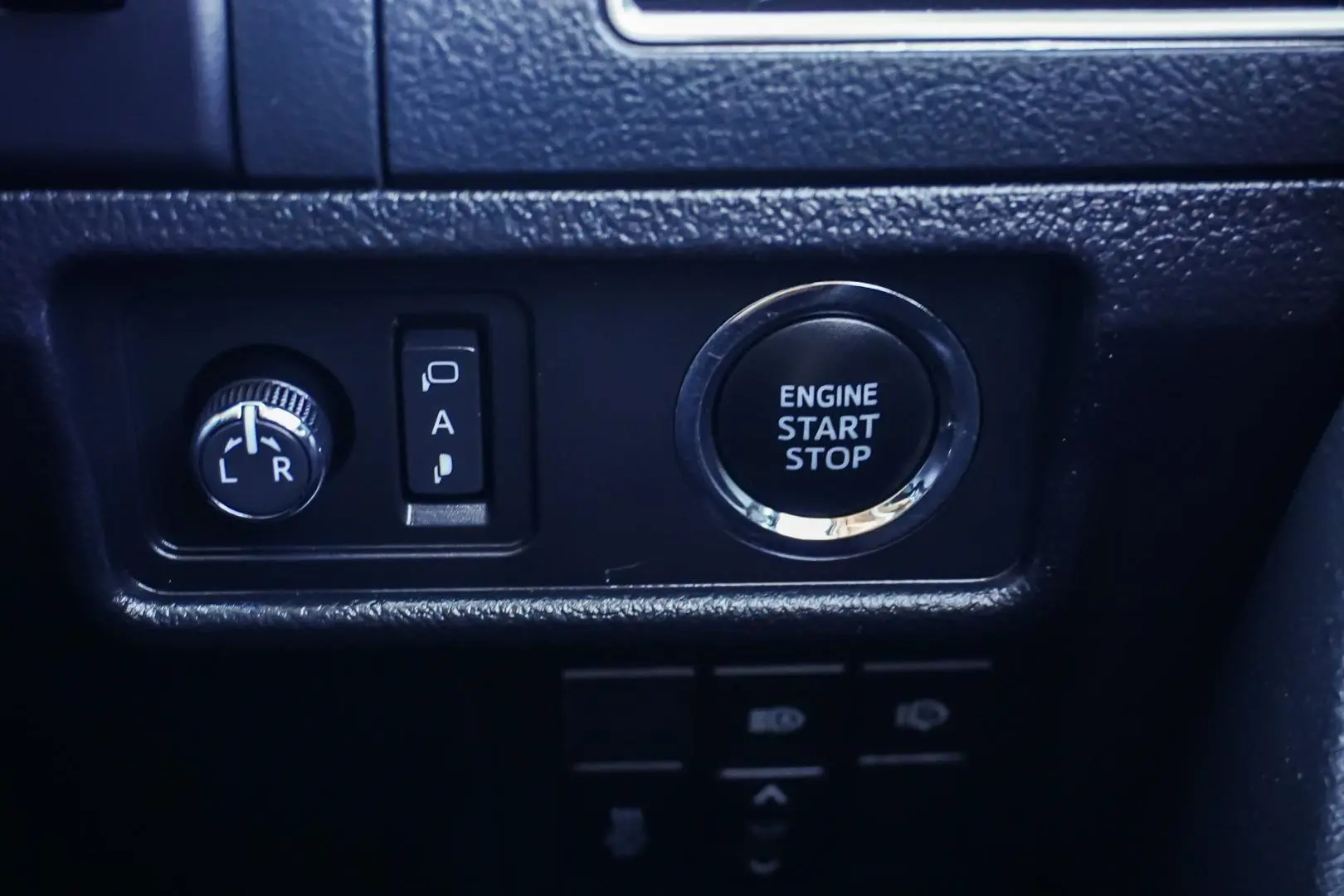 2018 Toyota Landcruiser Prado Gallery Image 25