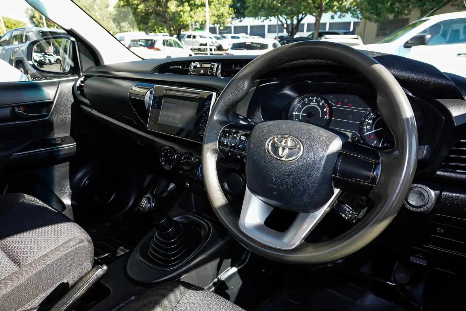 2019 Toyota Hilux Gallery Image 7