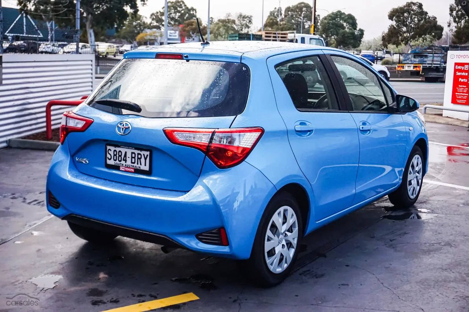 2017 Toyota Yaris Image 2