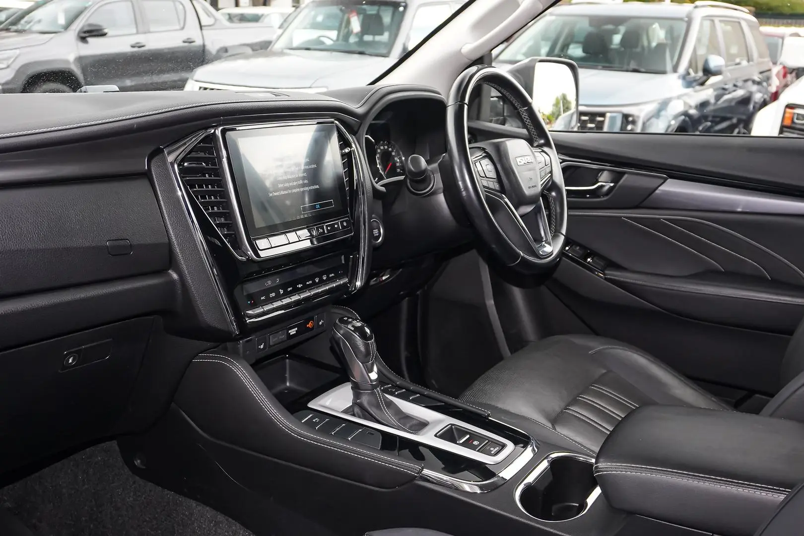 2022 Isuzu MU-X Gallery Image 10
