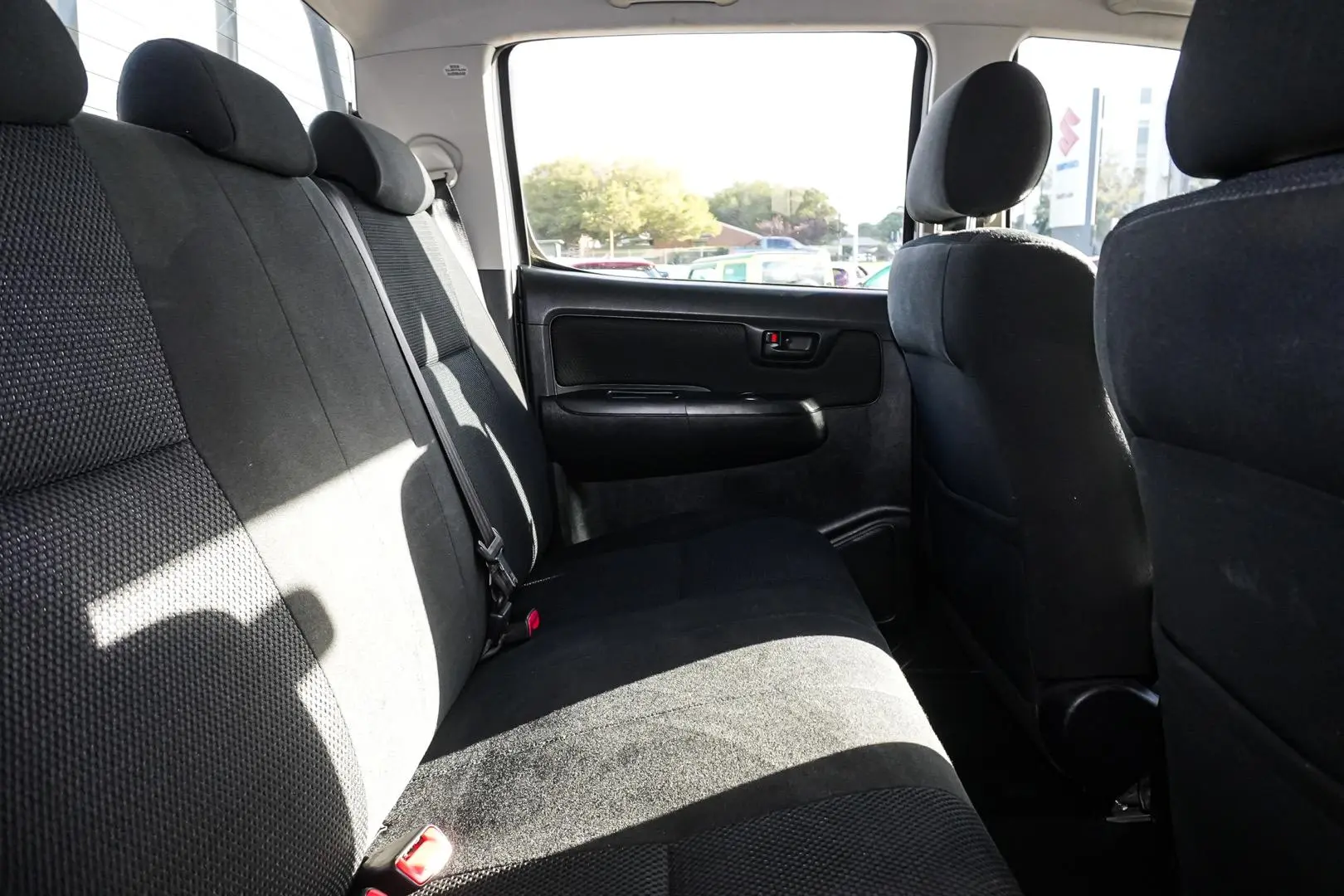 2014 Toyota Hilux Gallery Image 9