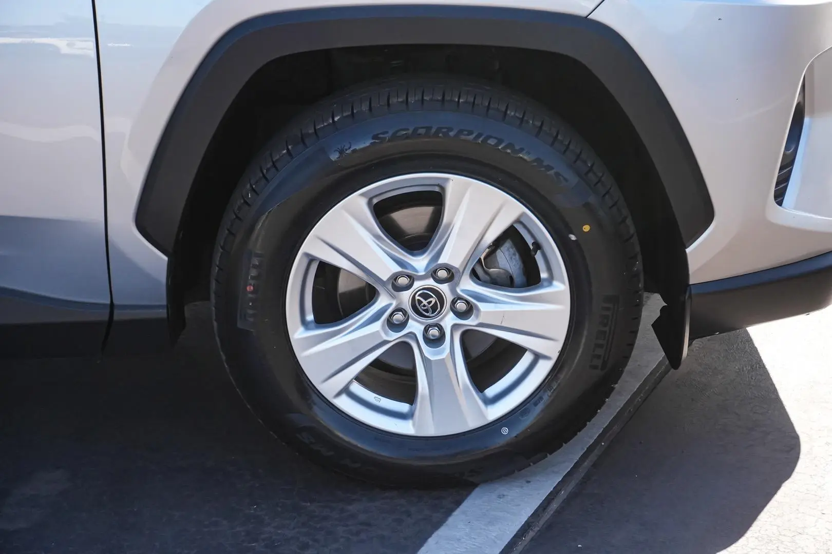 2019 Toyota RAV4 Gallery Image 10