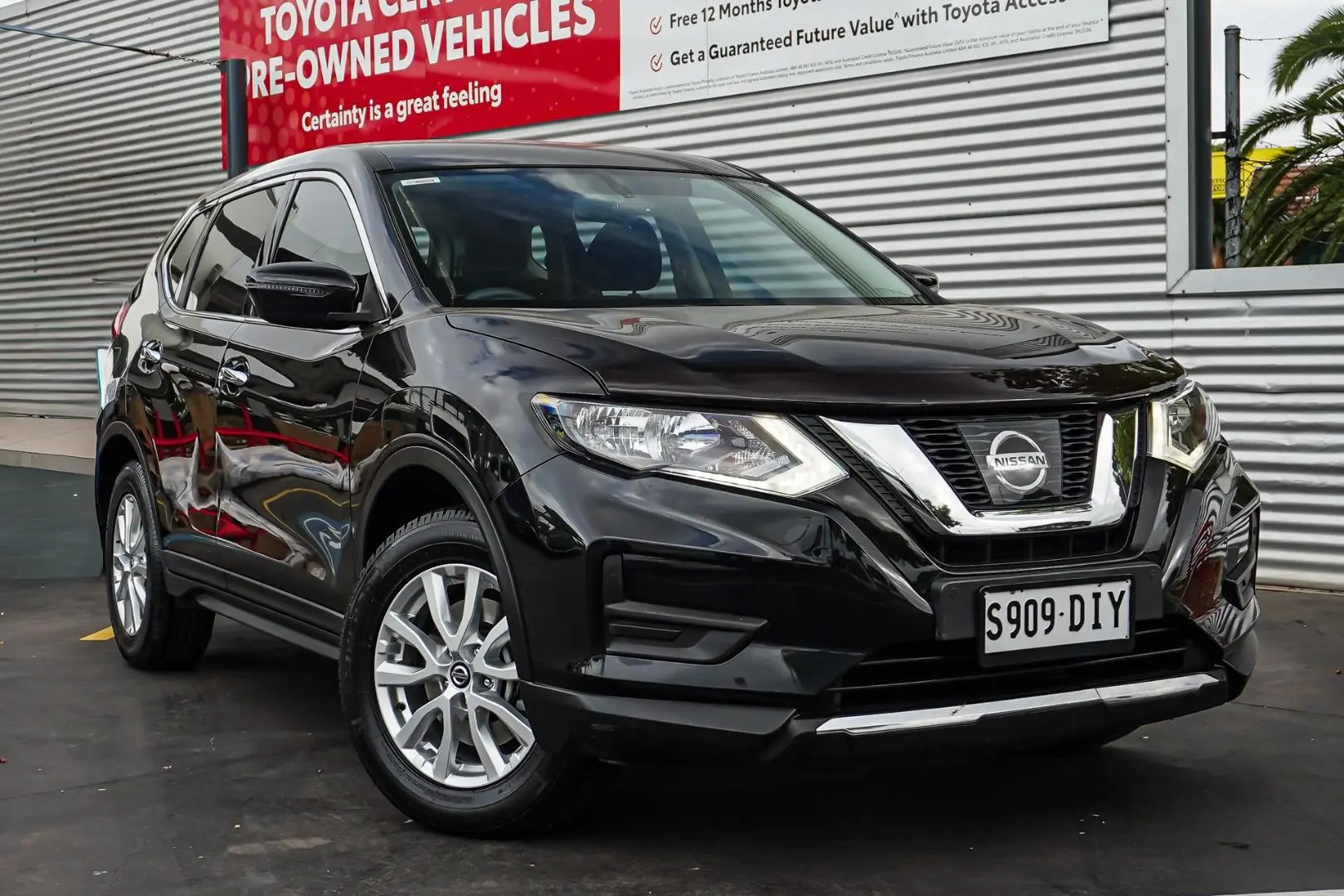 2019 Nissan X-TRAIL Gallery Image 2