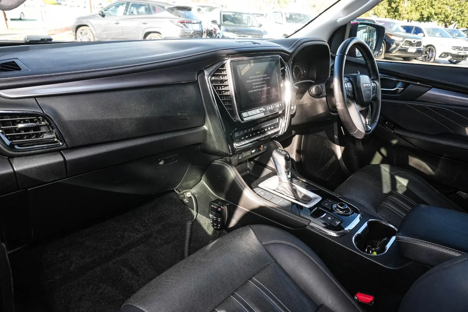 2022 Isuzu MU-X Gallery Image 10
