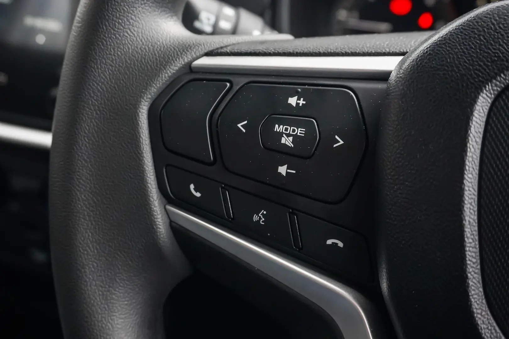 2025 Isuzu MU-X Gallery Image 21