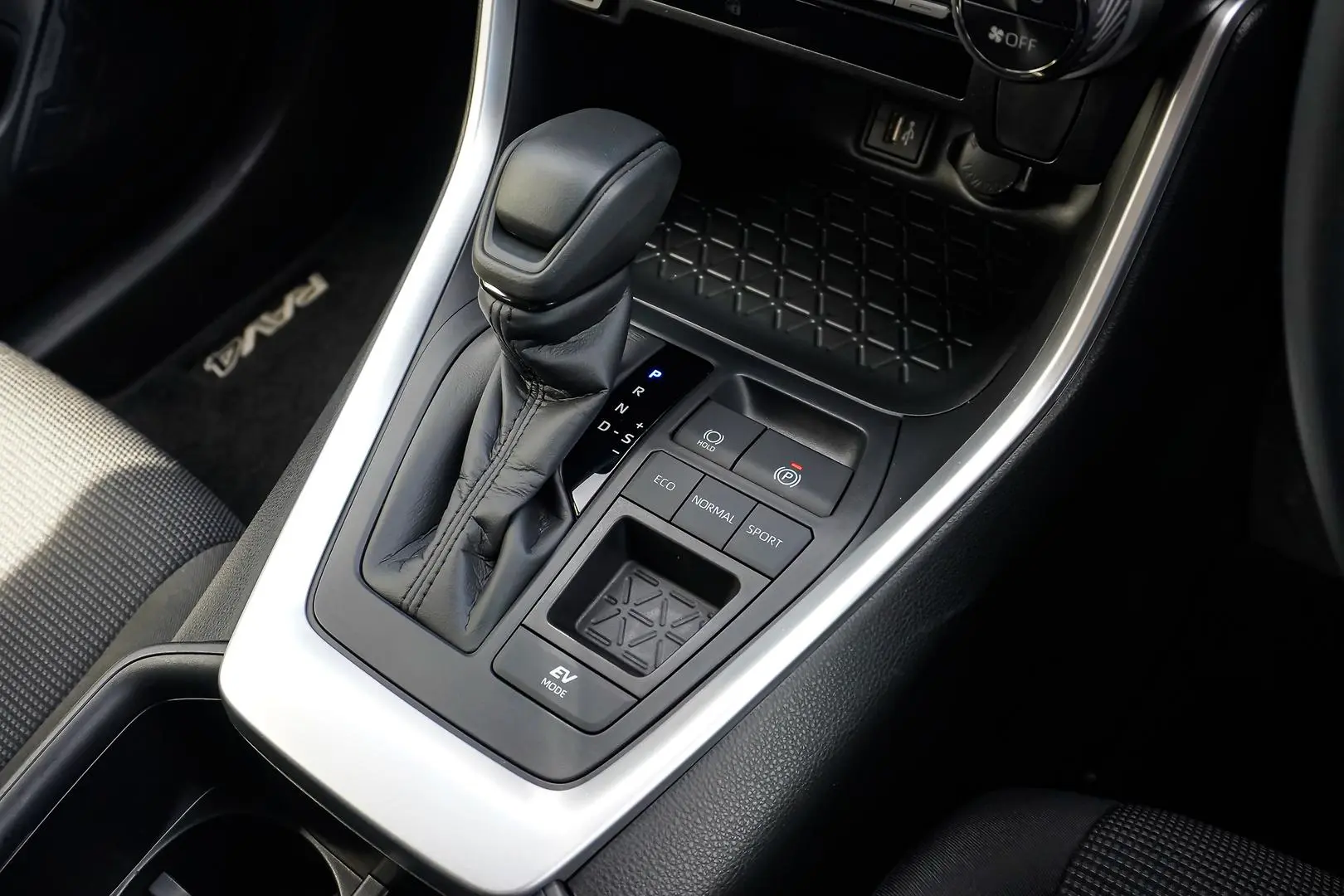 2025 Toyota RAV4 Gallery Image 19
