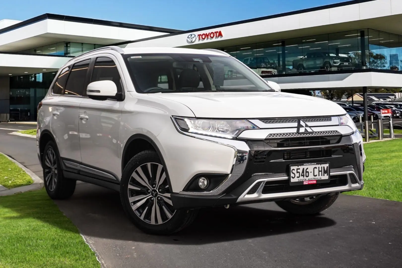 2020 Mitsubishi Outlander Image