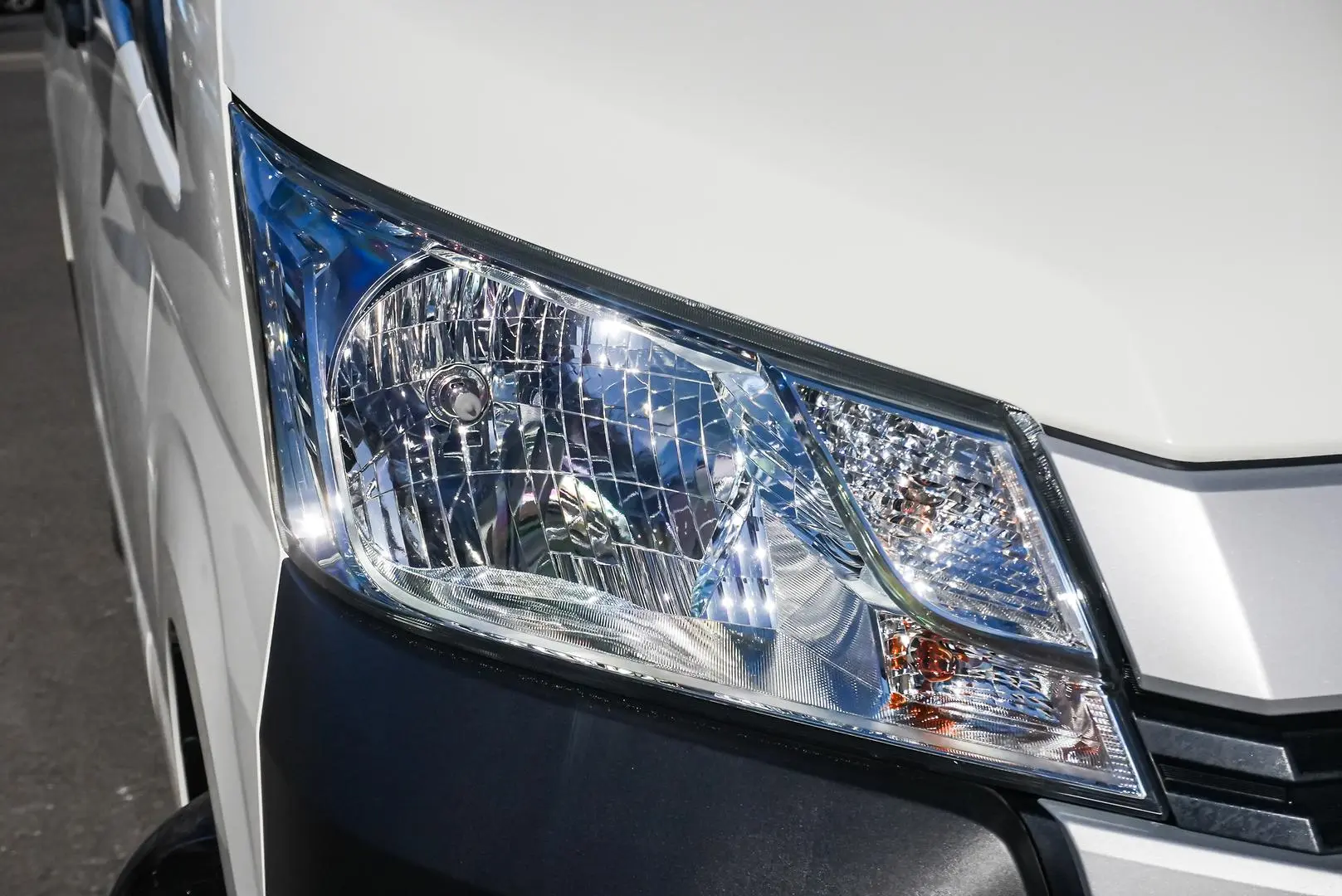 2021 Toyota Hiace Gallery Image 13