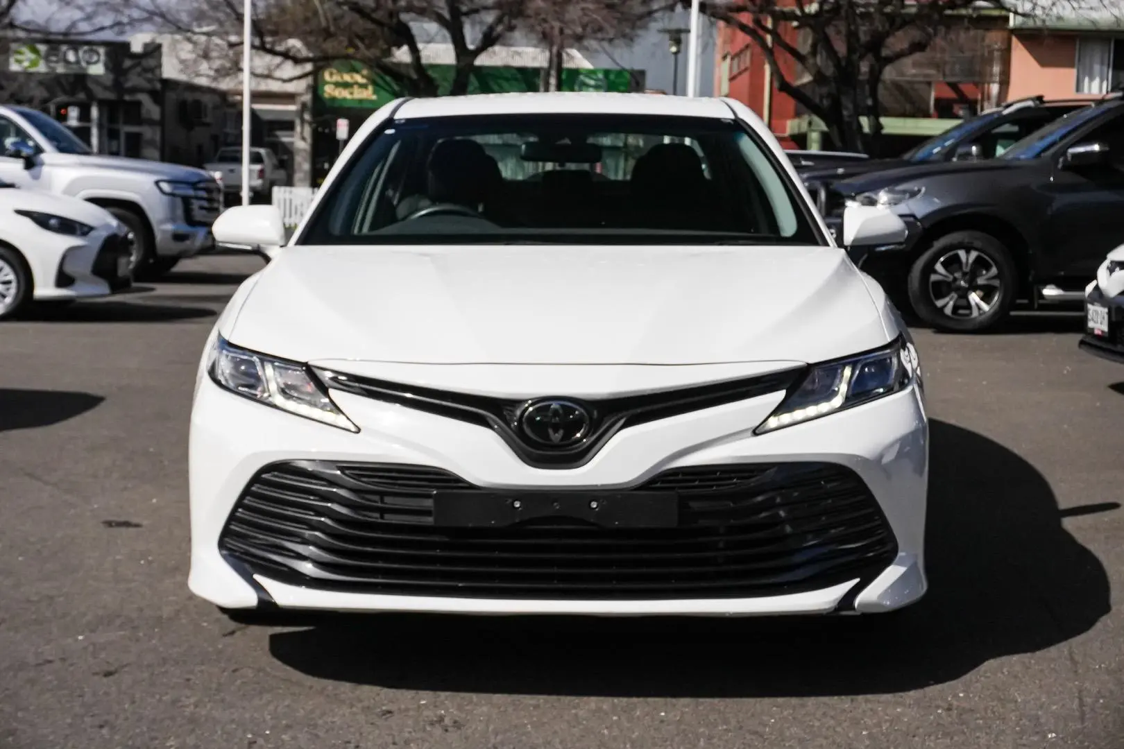 2019 Toyota Camry Gallery Image 5
