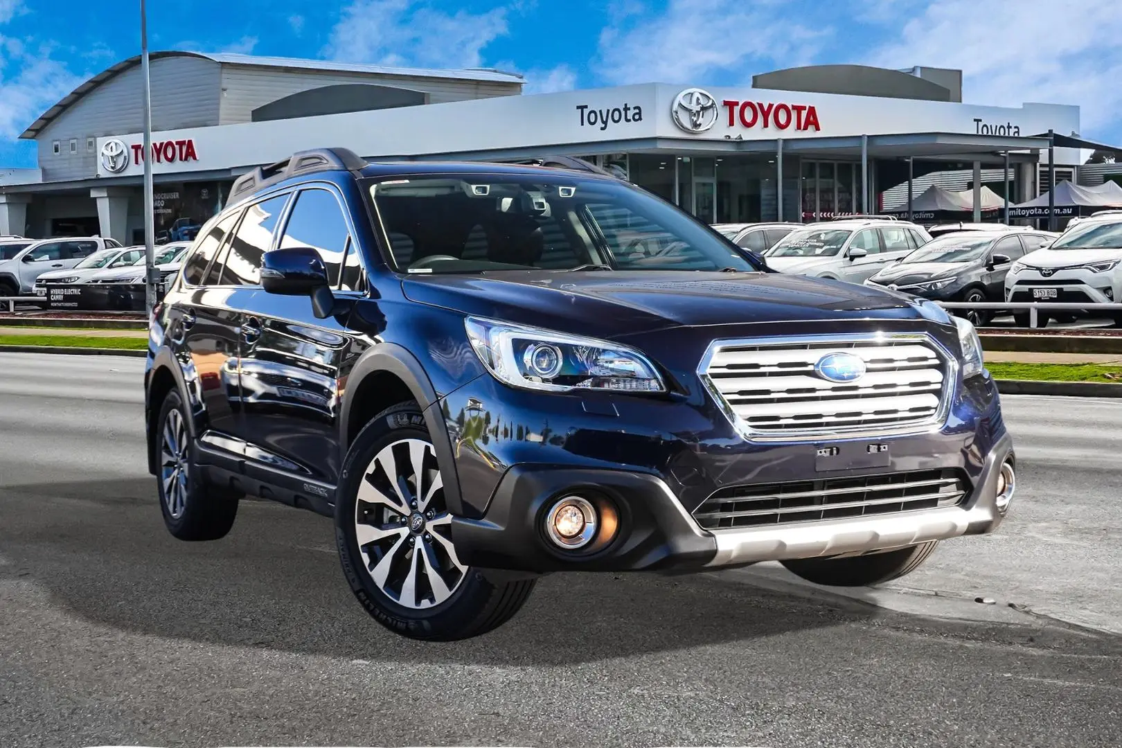 2017 Subaru Outback Gallery Image 1