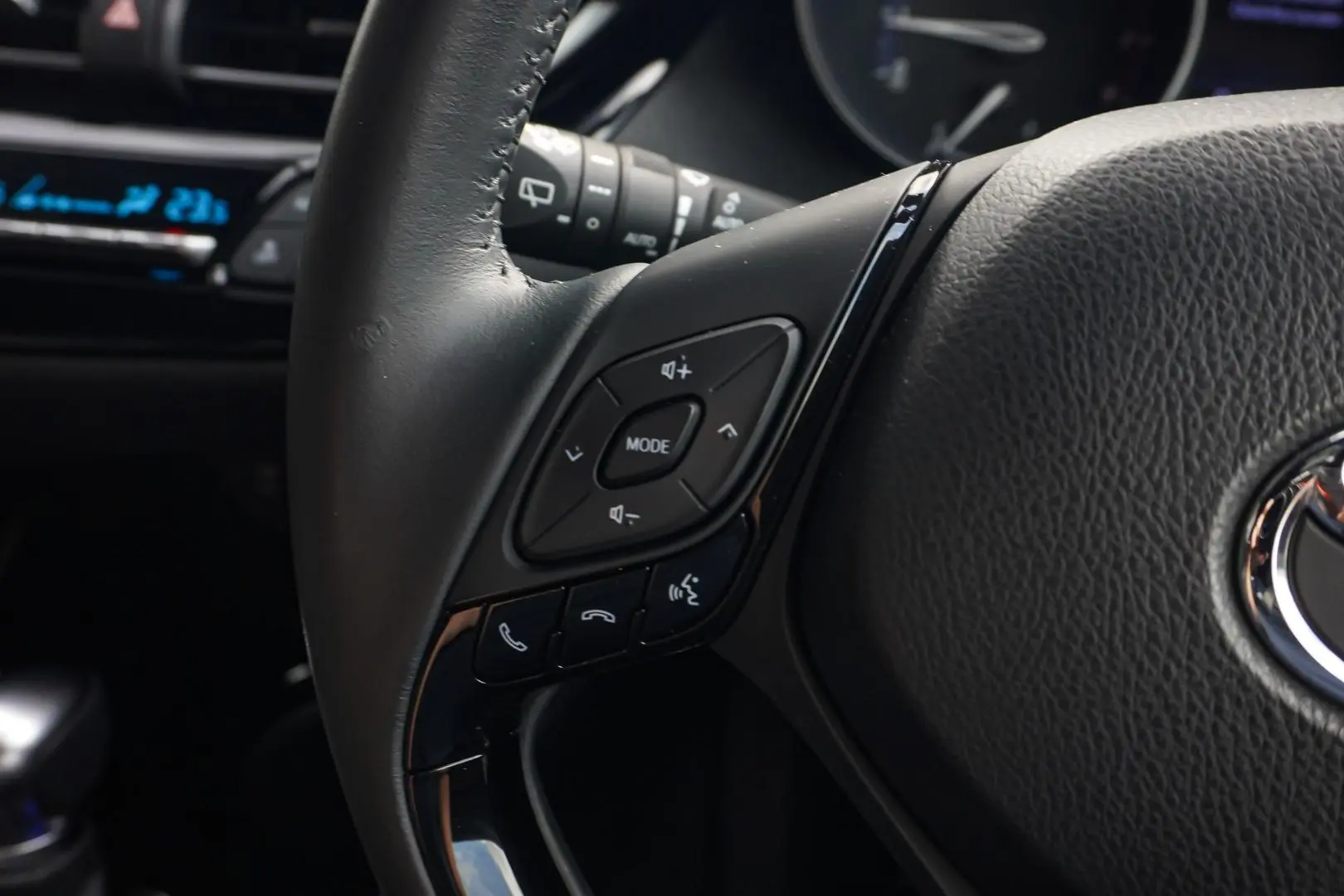 2019 Toyota C-HR Gallery Image 22
