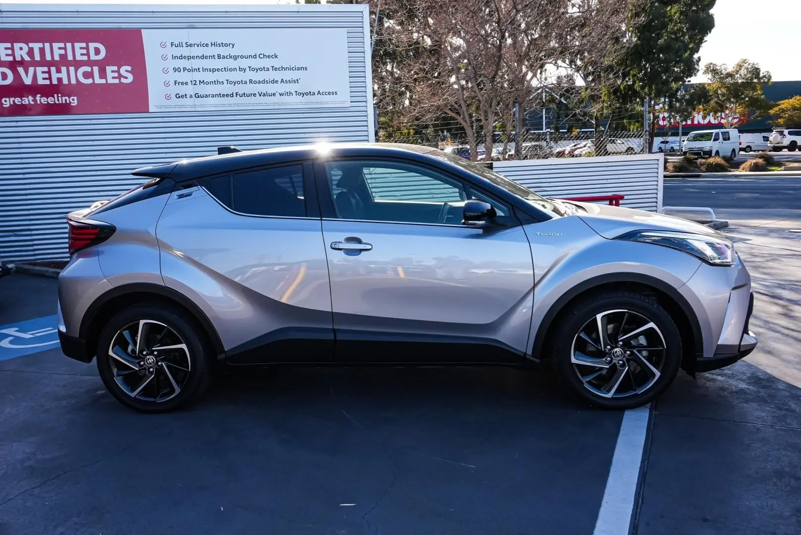 2022 Toyota C-HR Gallery Image 4