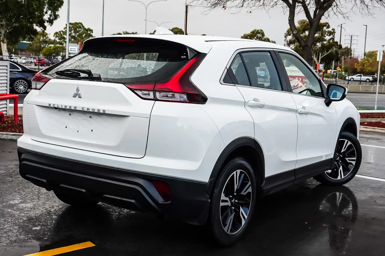 2021 Mitsubishi Eclipse Cross Gallery Image 3