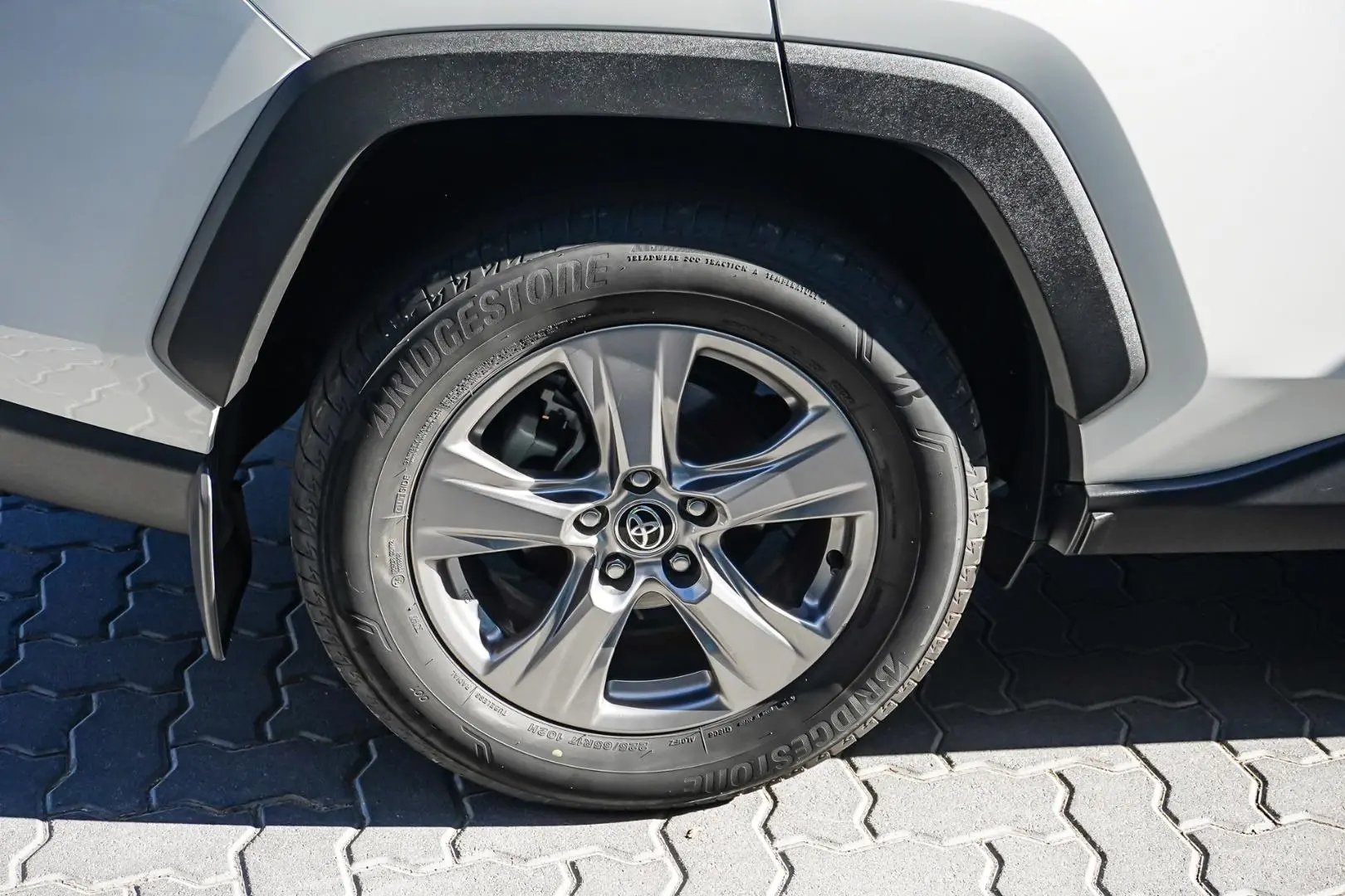 2024 Toyota RAV4 Gallery Image 17