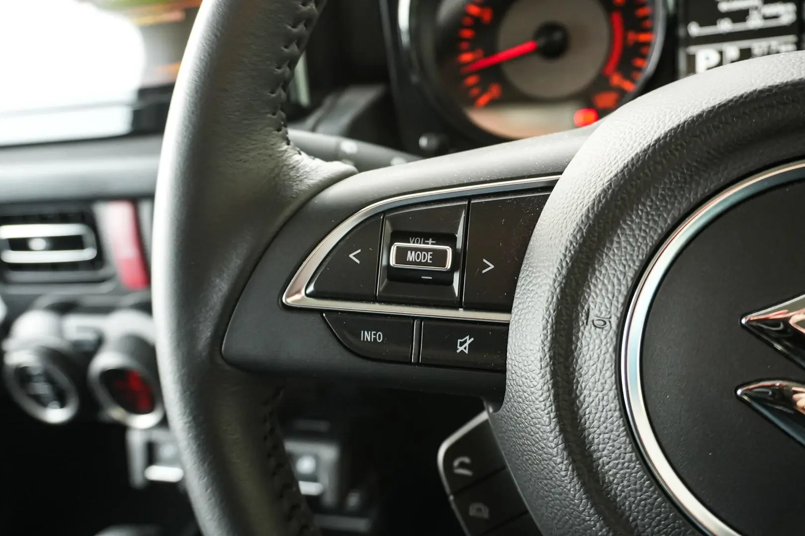 2024 Suzuki Jimny Gallery Image 17