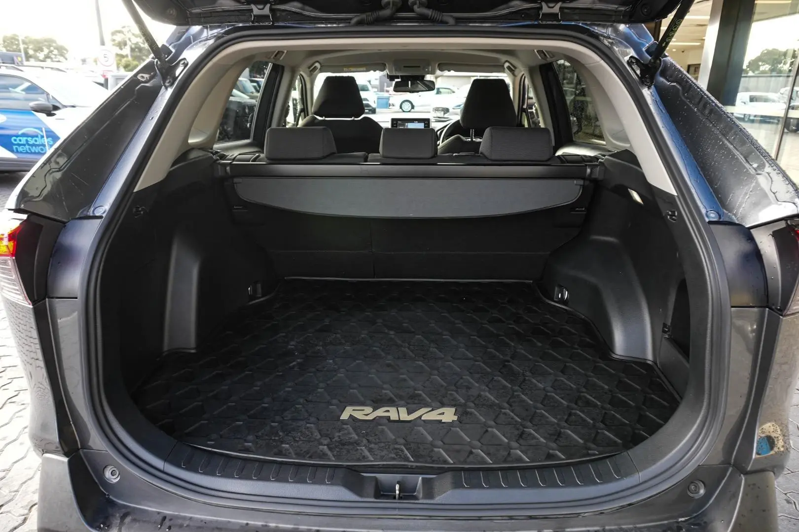 2022 Toyota RAV4 Gallery Image 11