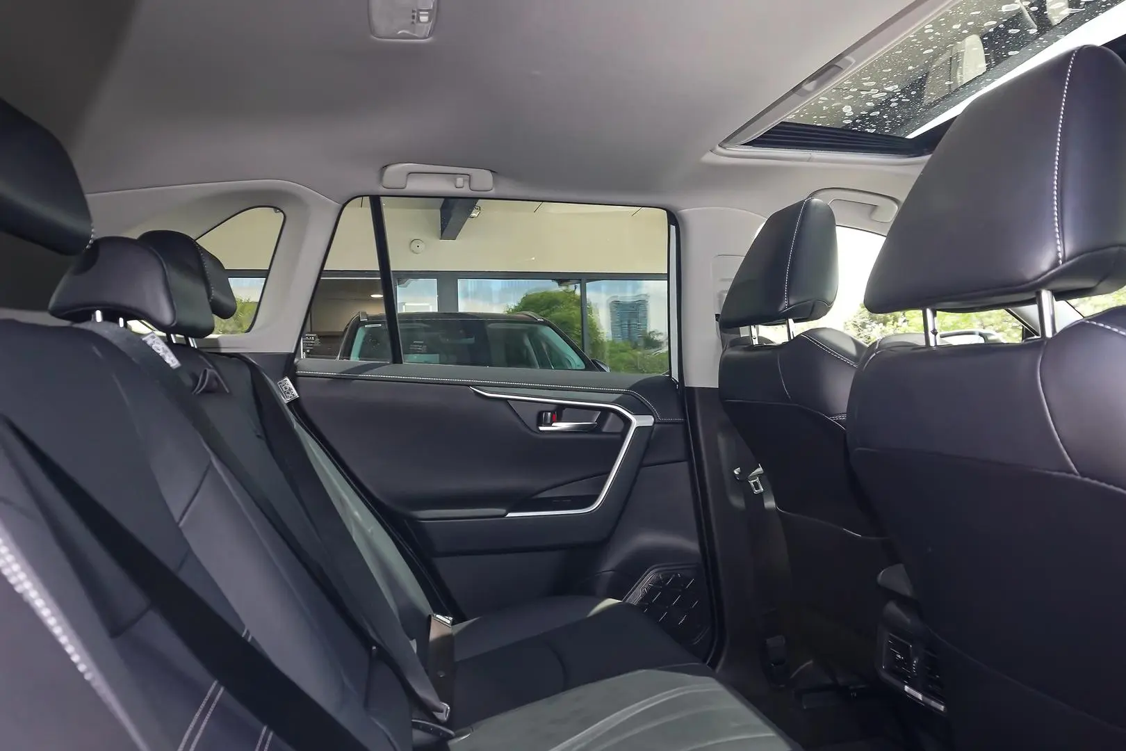 2021 Toyota RAV4 Gallery Image 7