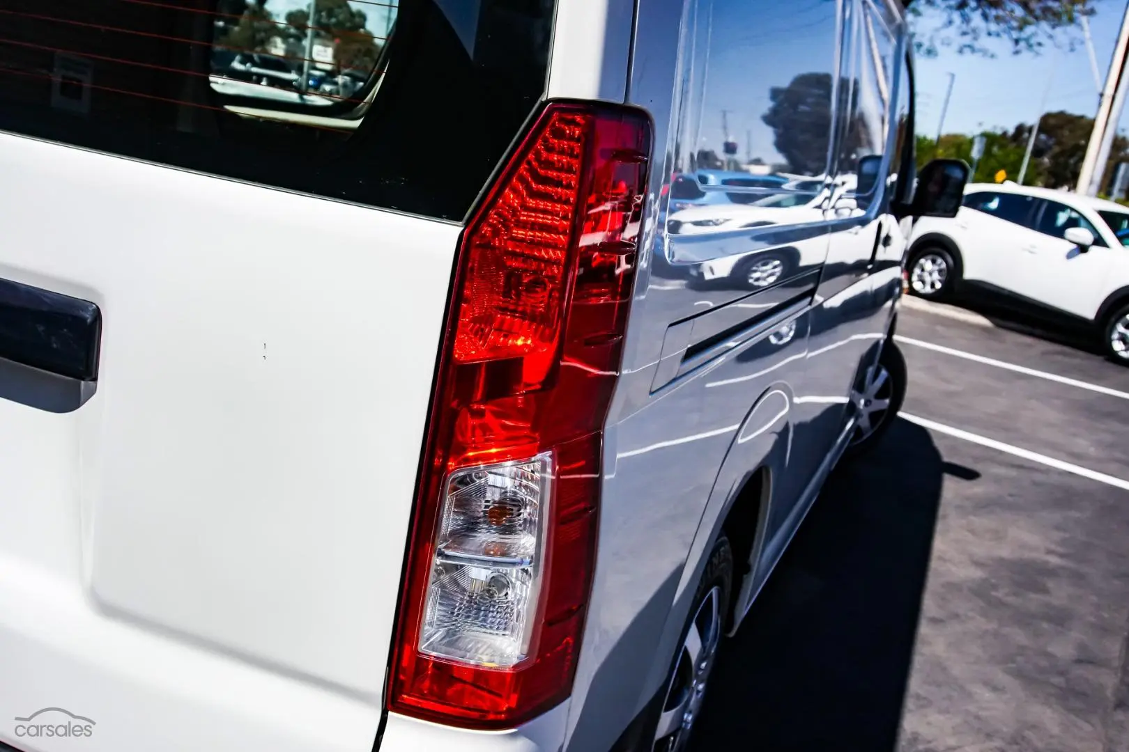 2019 Toyota Hiace Image 13