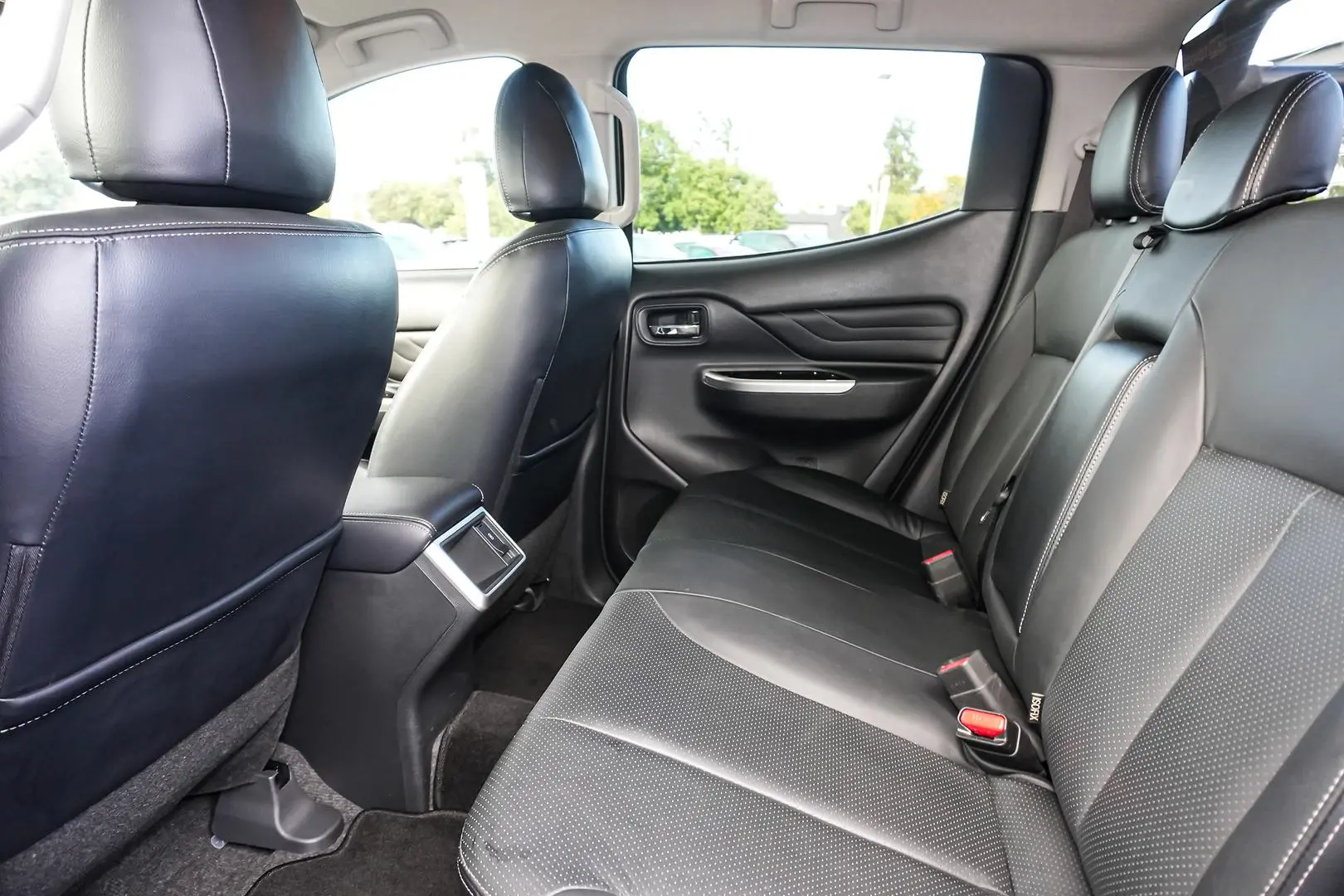 2021 Mitsubishi Triton Gallery Image 8