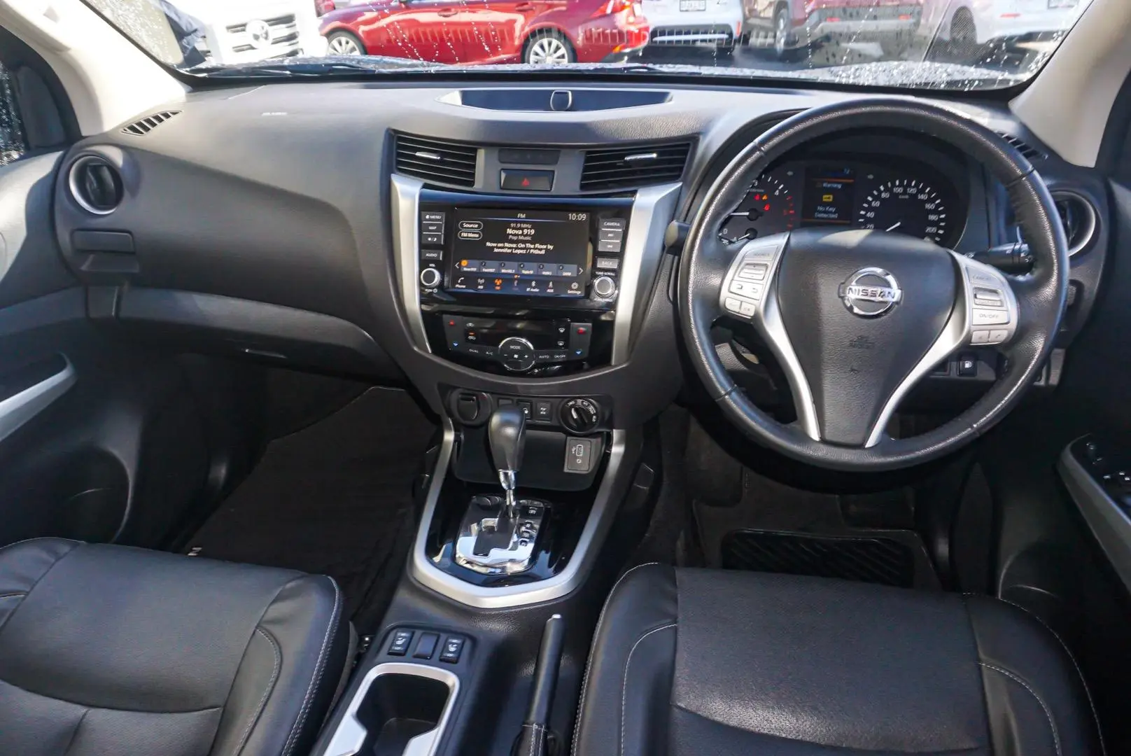 2020 Nissan Navara Gallery Image 9