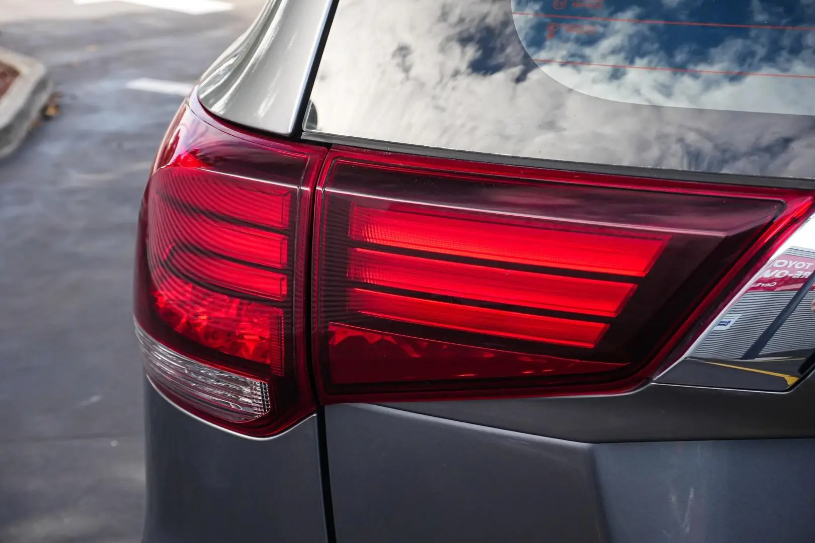 2021 Mitsubishi Outlander Gallery Image 8