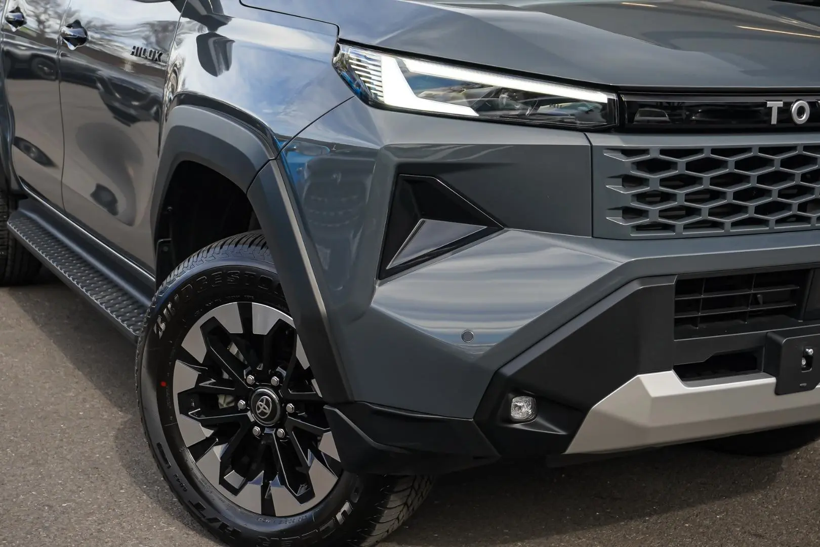2025 Toyota Hilux Gallery Image 10