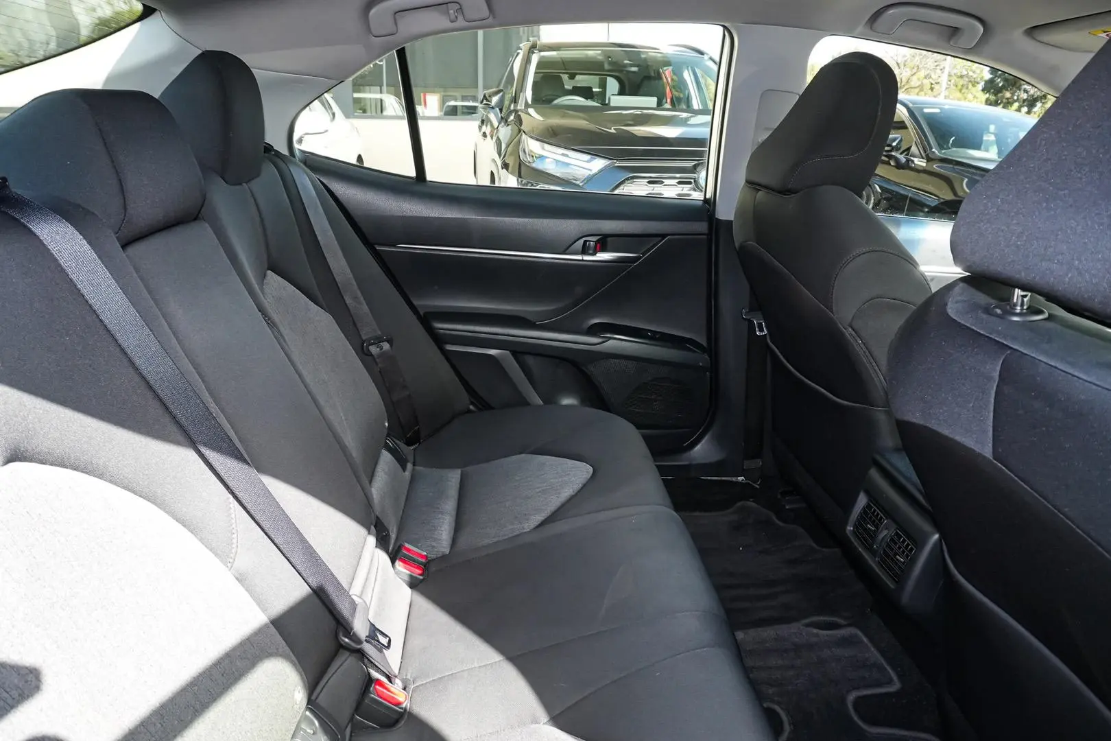 2019 Toyota Camry Gallery Image 8