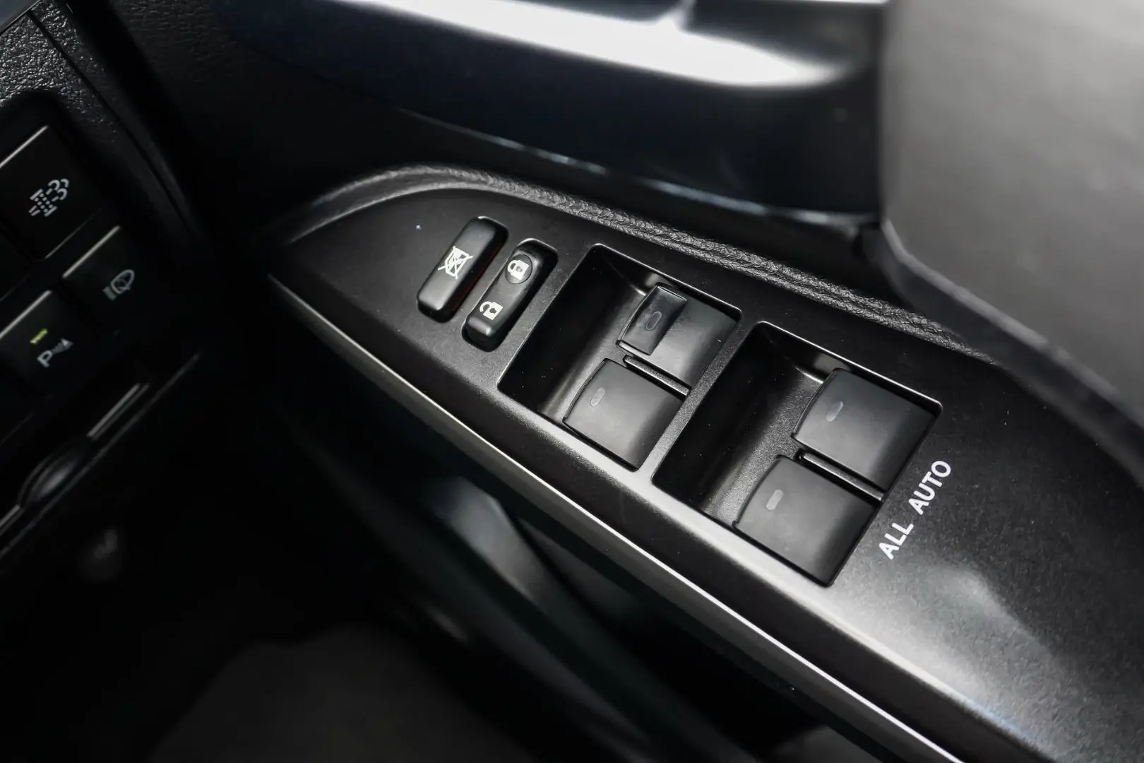 2021 Toyota Landcruiser Gallery Image 23