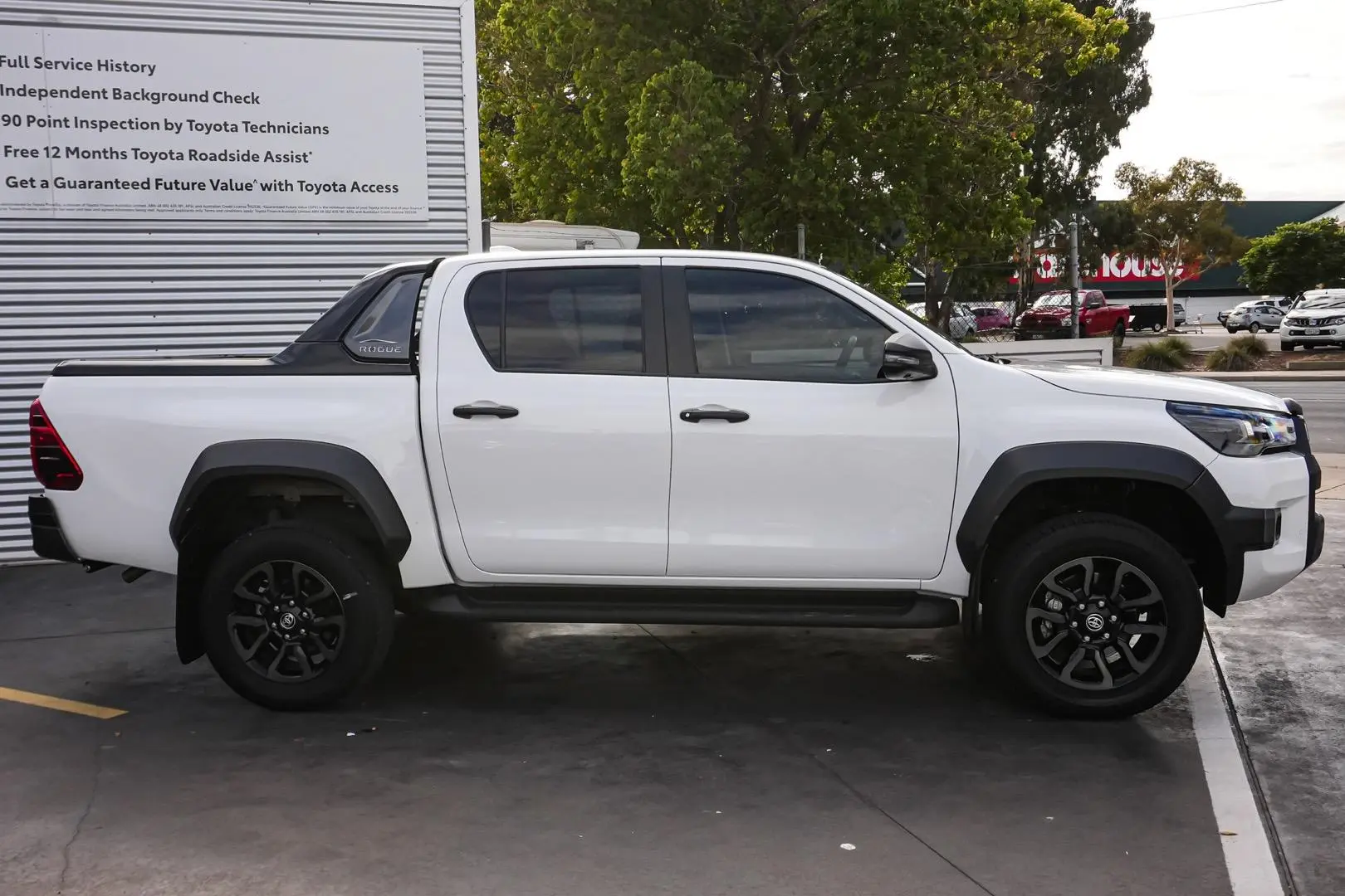 2024 Toyota Hilux Gallery Image 4